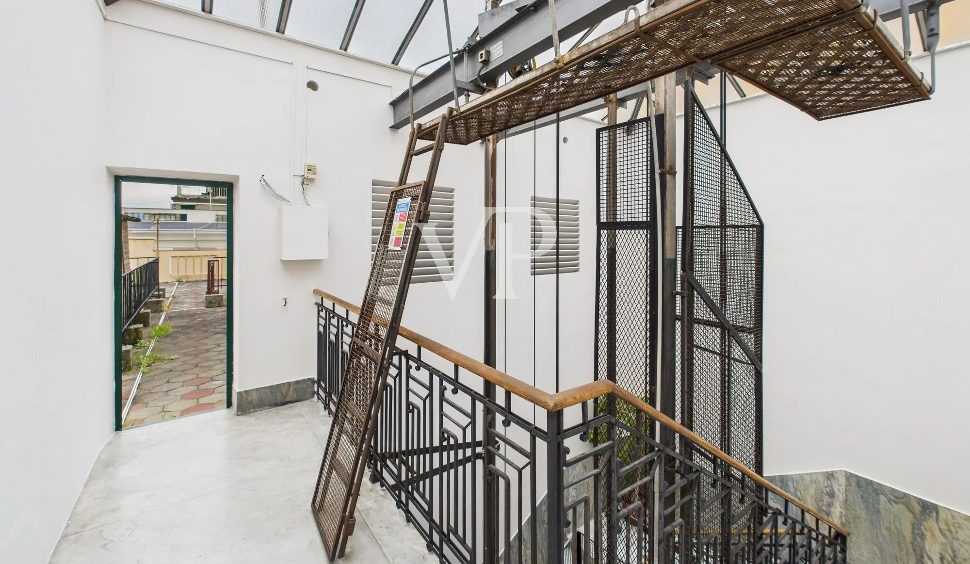 Sesto piano accesso al terrazzo