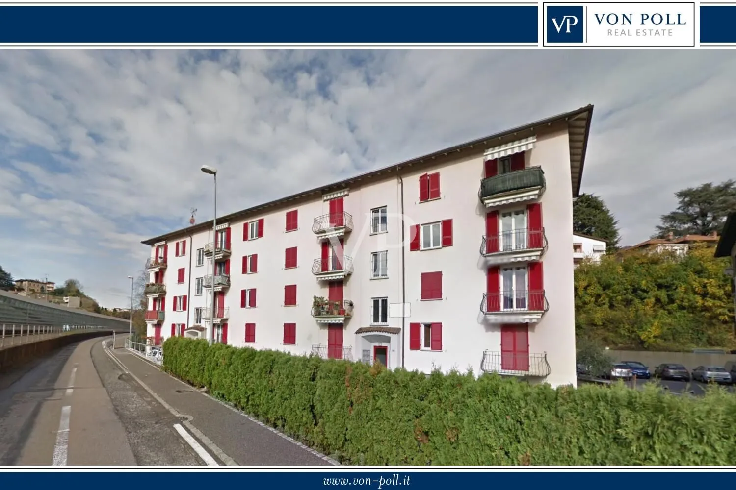 Interesting sky-land building perfectly maintained and leased