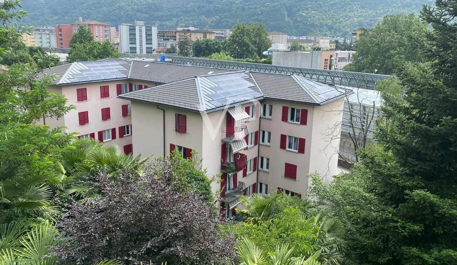 Interesting sky-land building perfectly maintained and leased