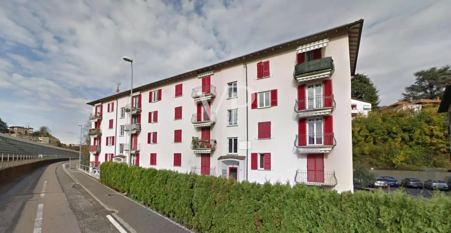 Interesting sky-land building perfectly maintained and leased