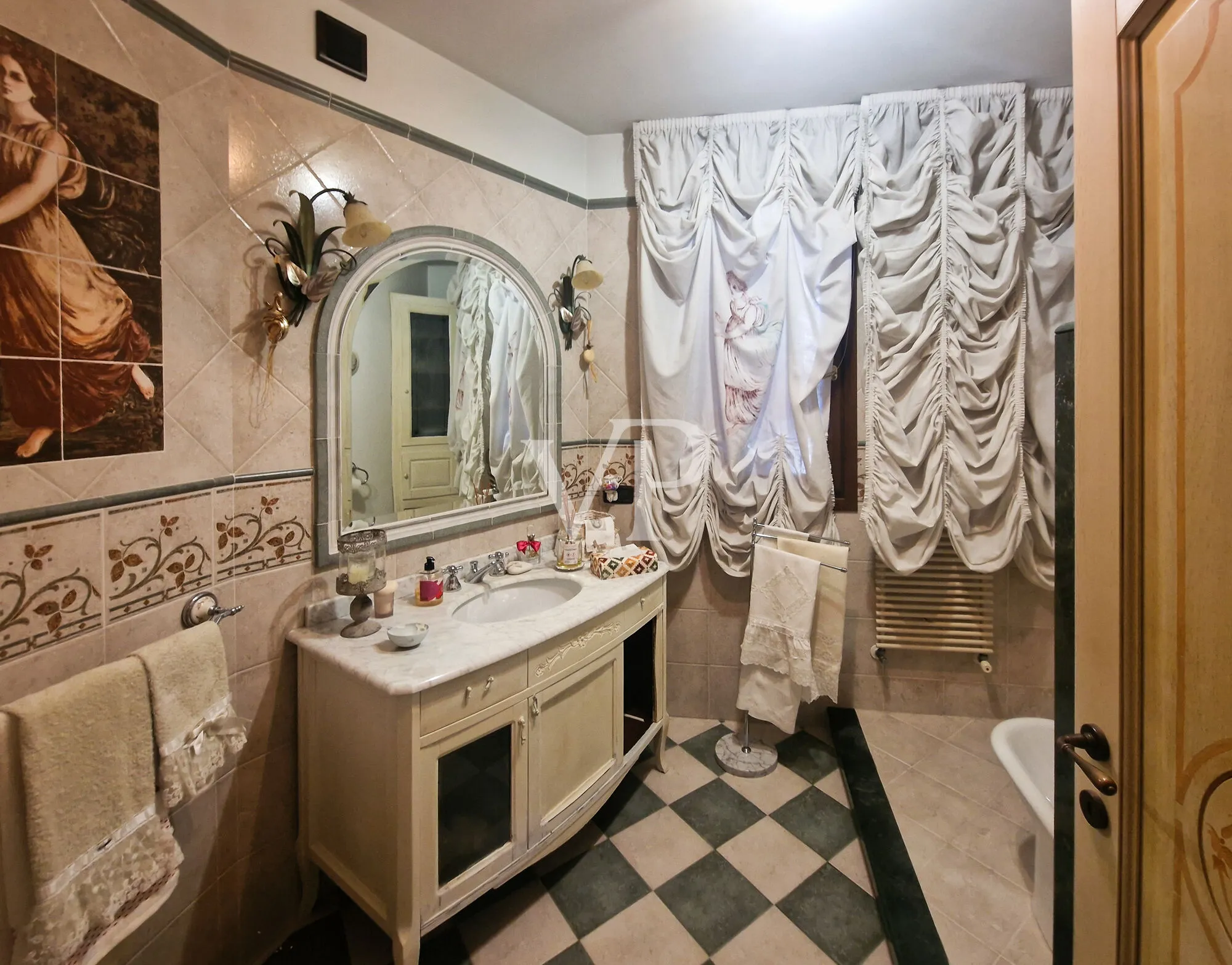 Exklusive Villa mit Wellnessbereich und Taverne in Torre del Lago Puccini