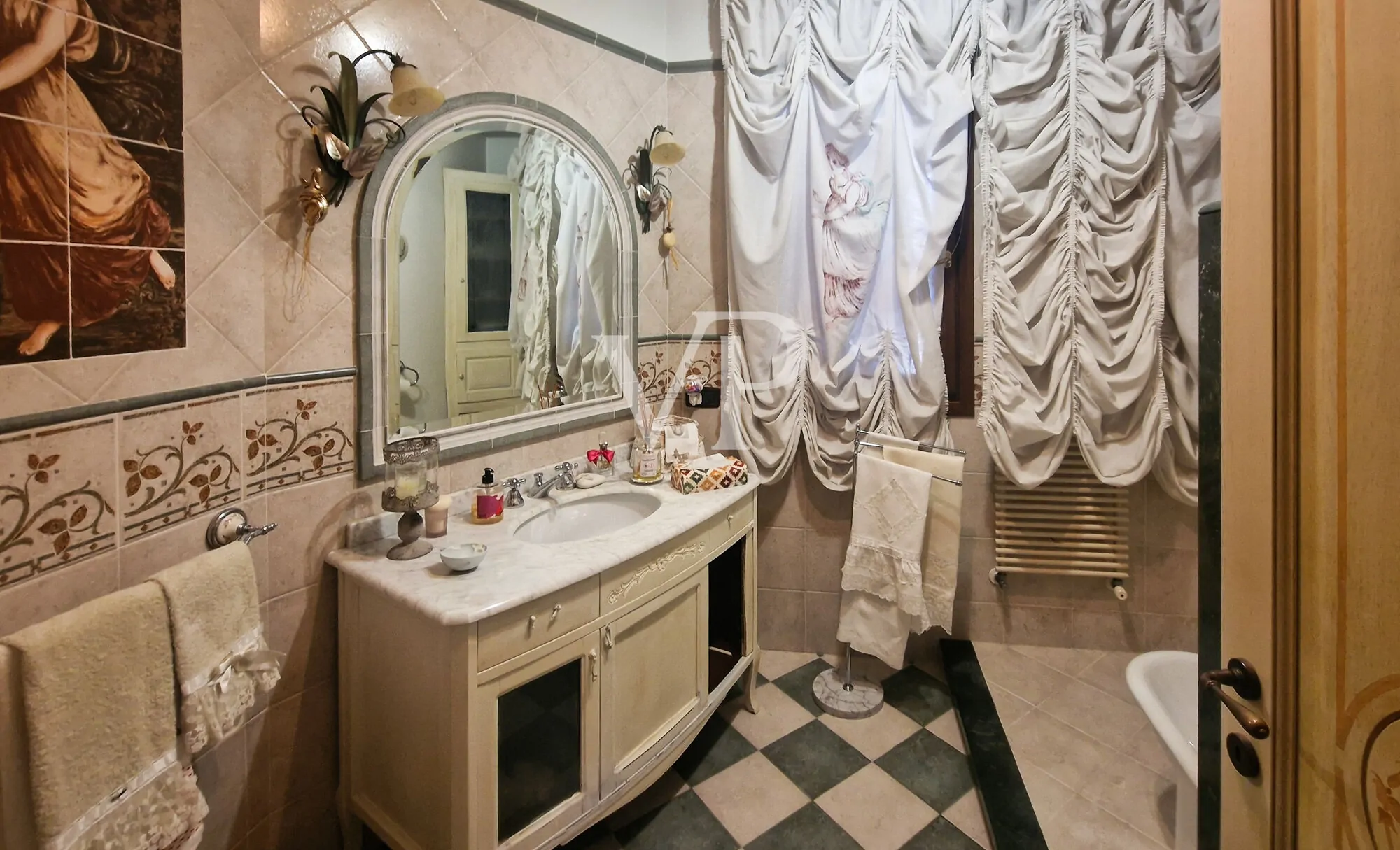 Exklusive Villa mit Wellnessbereich und Taverne in Torre del Lago Puccini