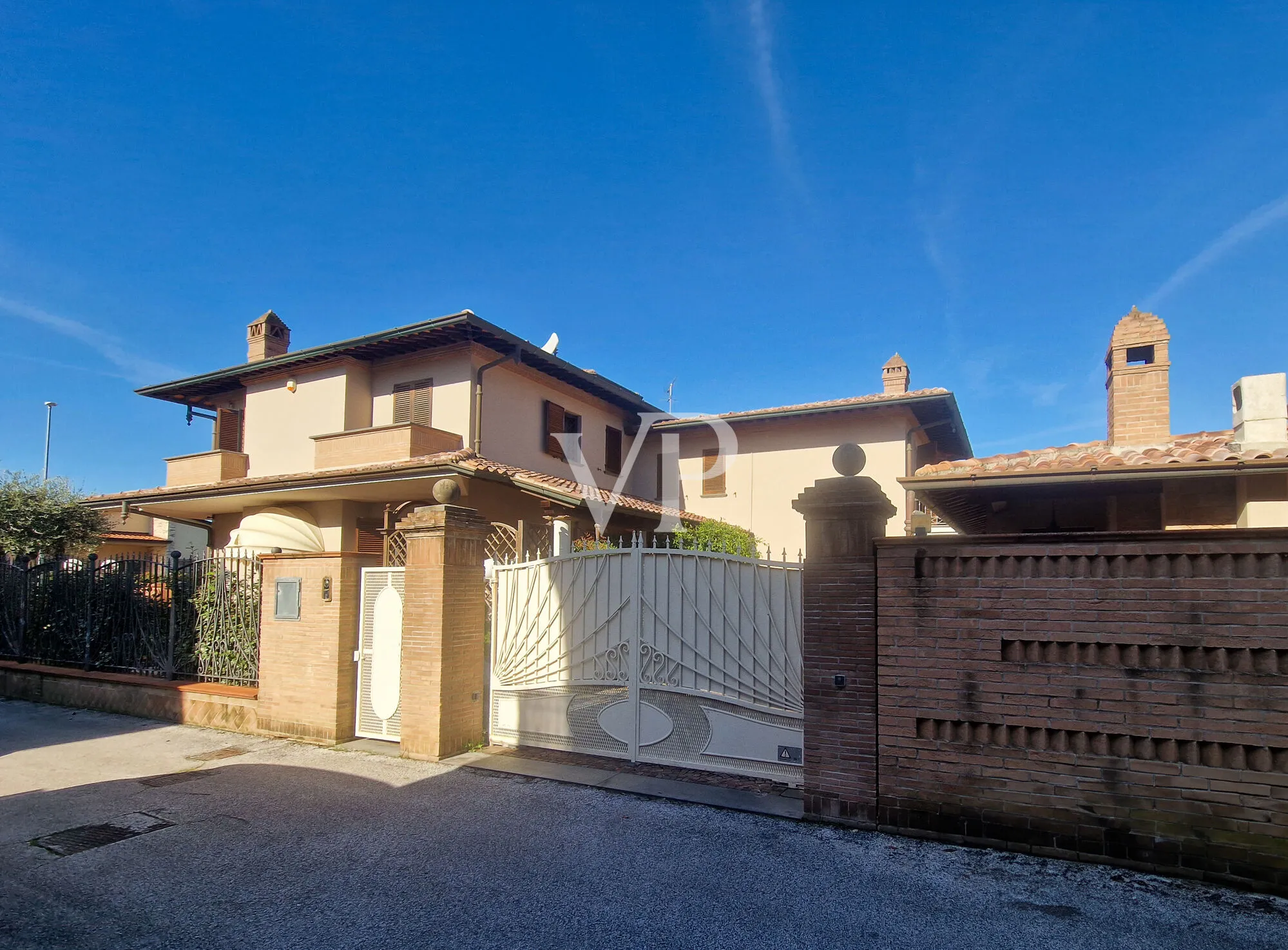 Exklusive Villa mit Wellnessbereich und Taverne in Torre del Lago Puccini