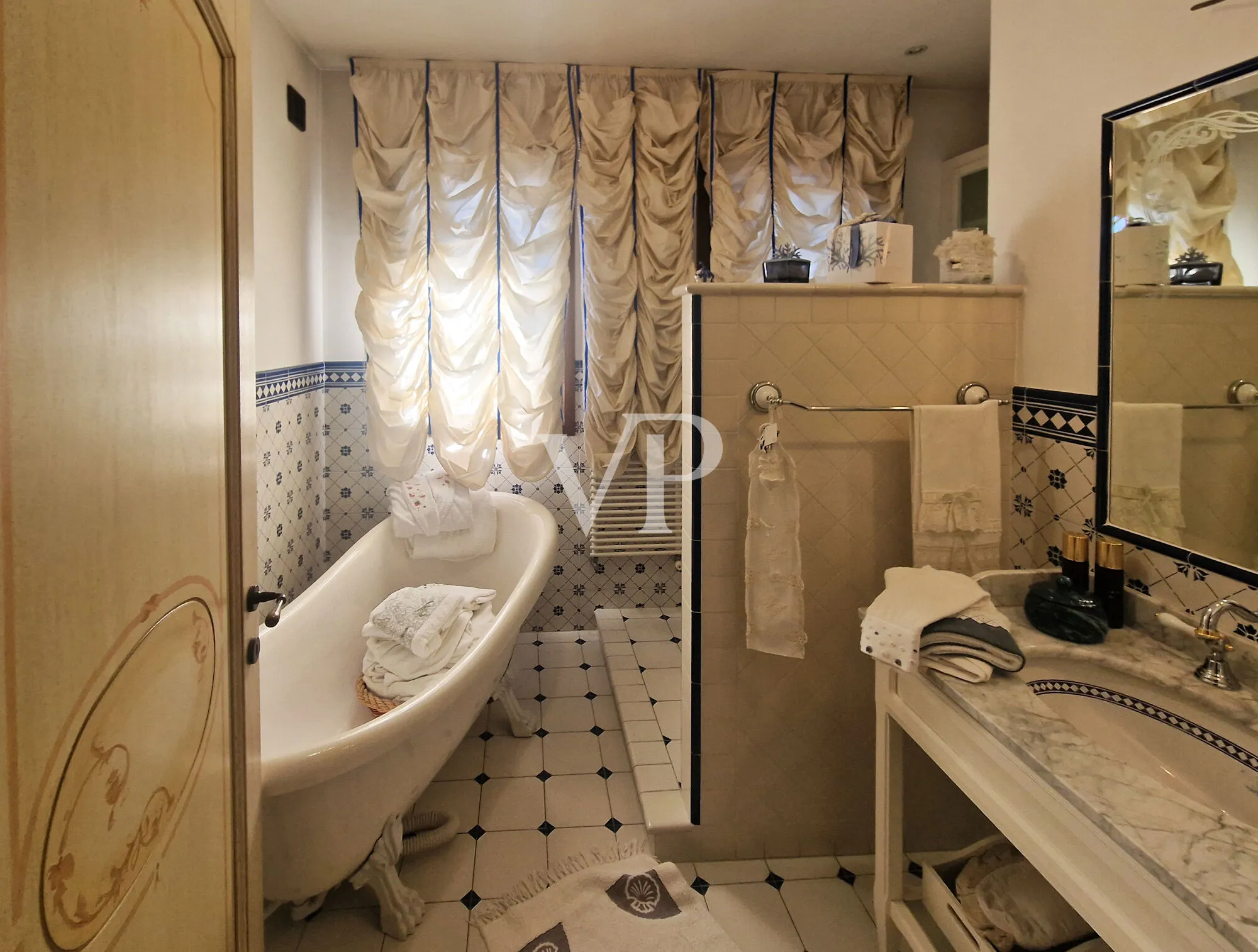 Exklusive Villa mit Wellnessbereich und Taverne in Torre del Lago Puccini