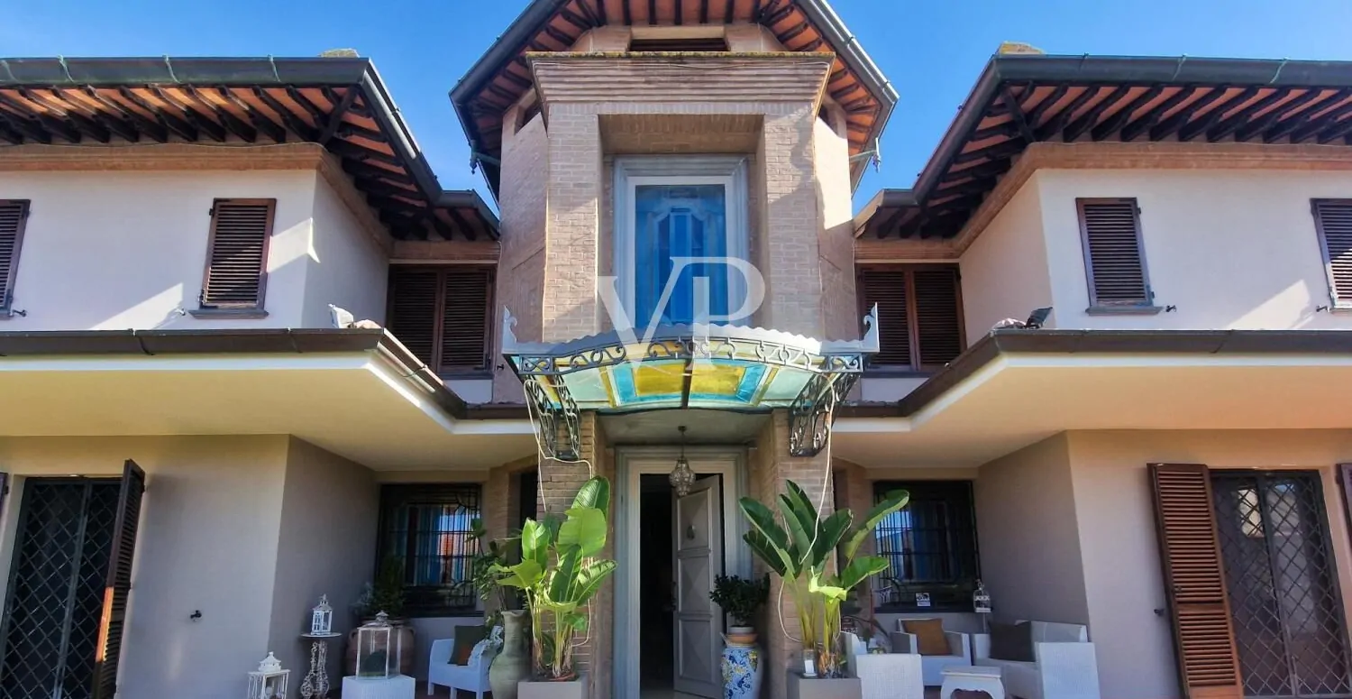 Exklusive Villa mit Wellnessbereich und Taverne in Torre del Lago Puccini