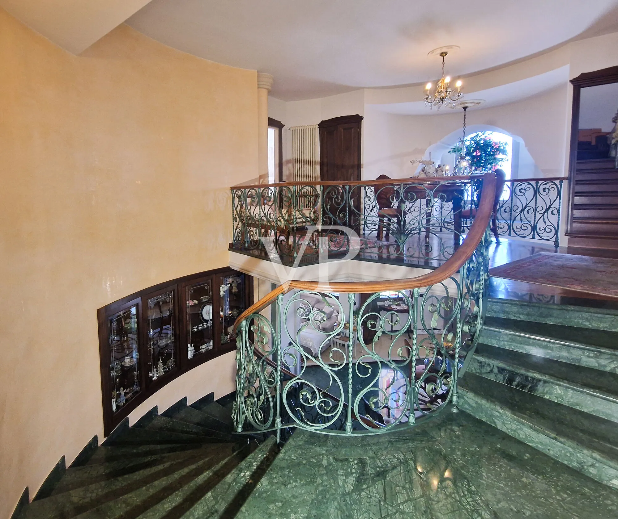 Exklusive Villa mit Wellnessbereich und Taverne in Torre del Lago Puccini