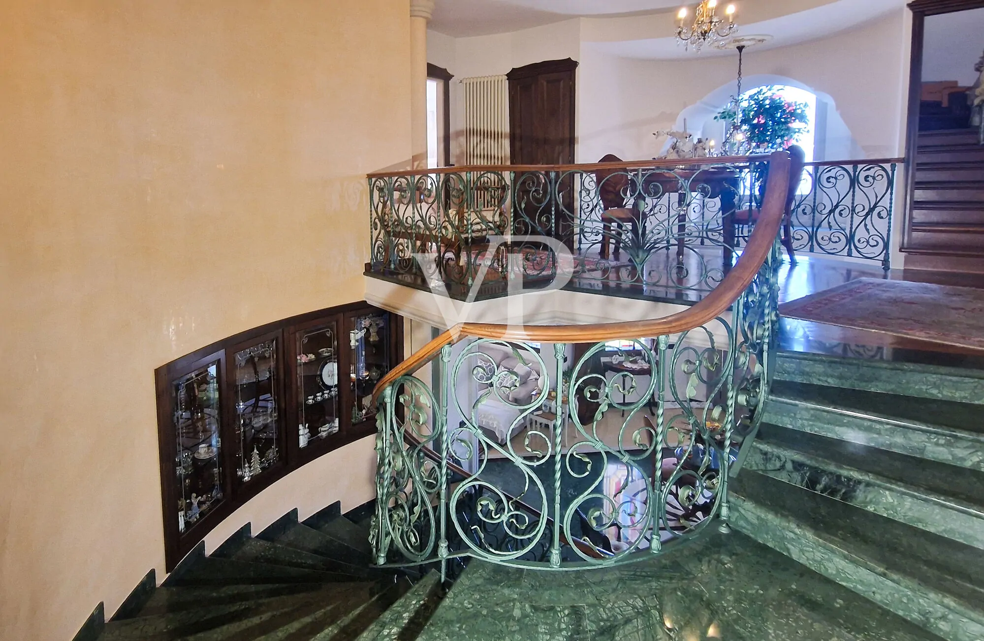 Exklusive Villa mit Wellnessbereich und Taverne in Torre del Lago Puccini