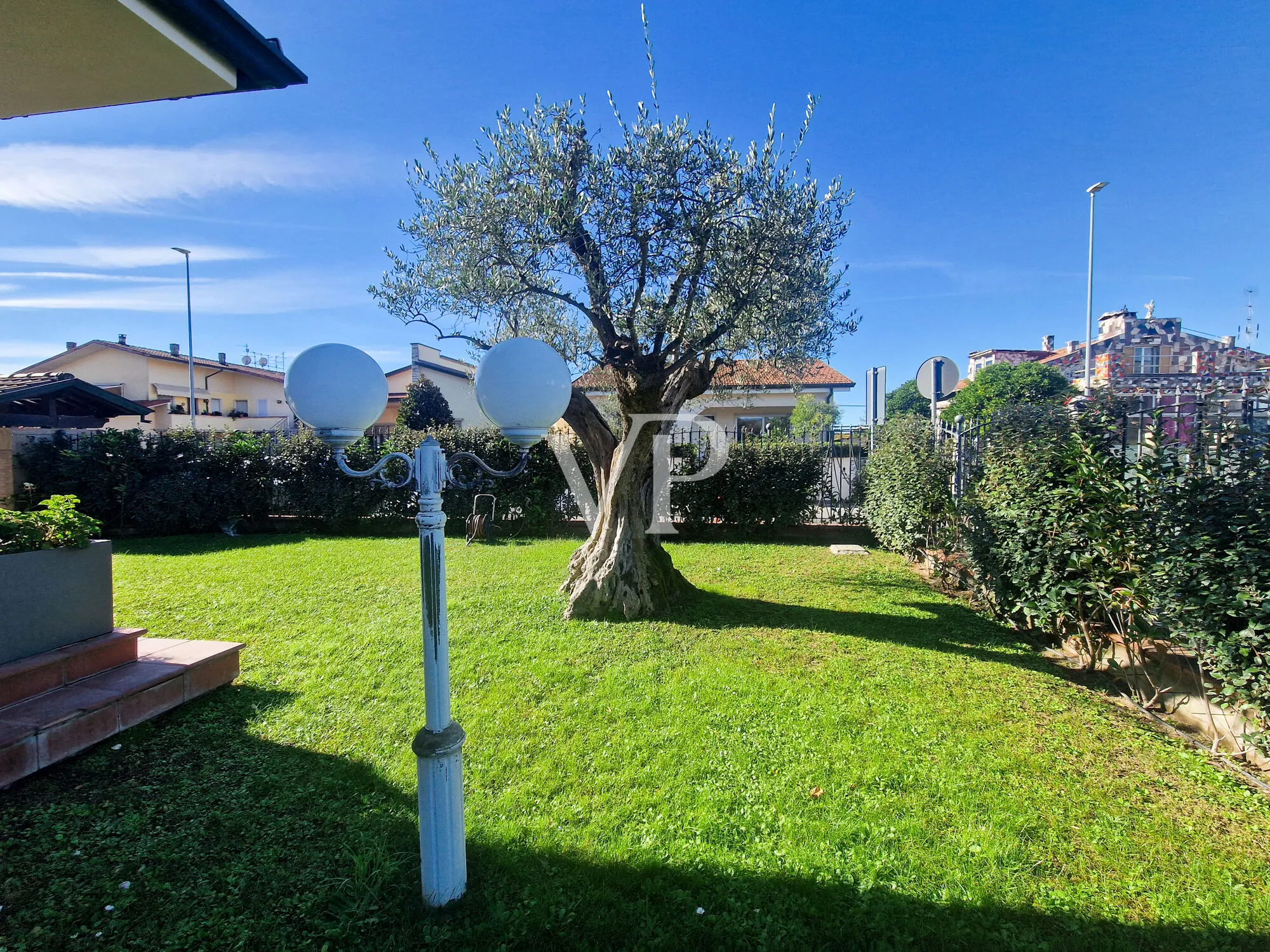 Exklusive Villa mit Wellnessbereich und Taverne in Torre del Lago Puccini