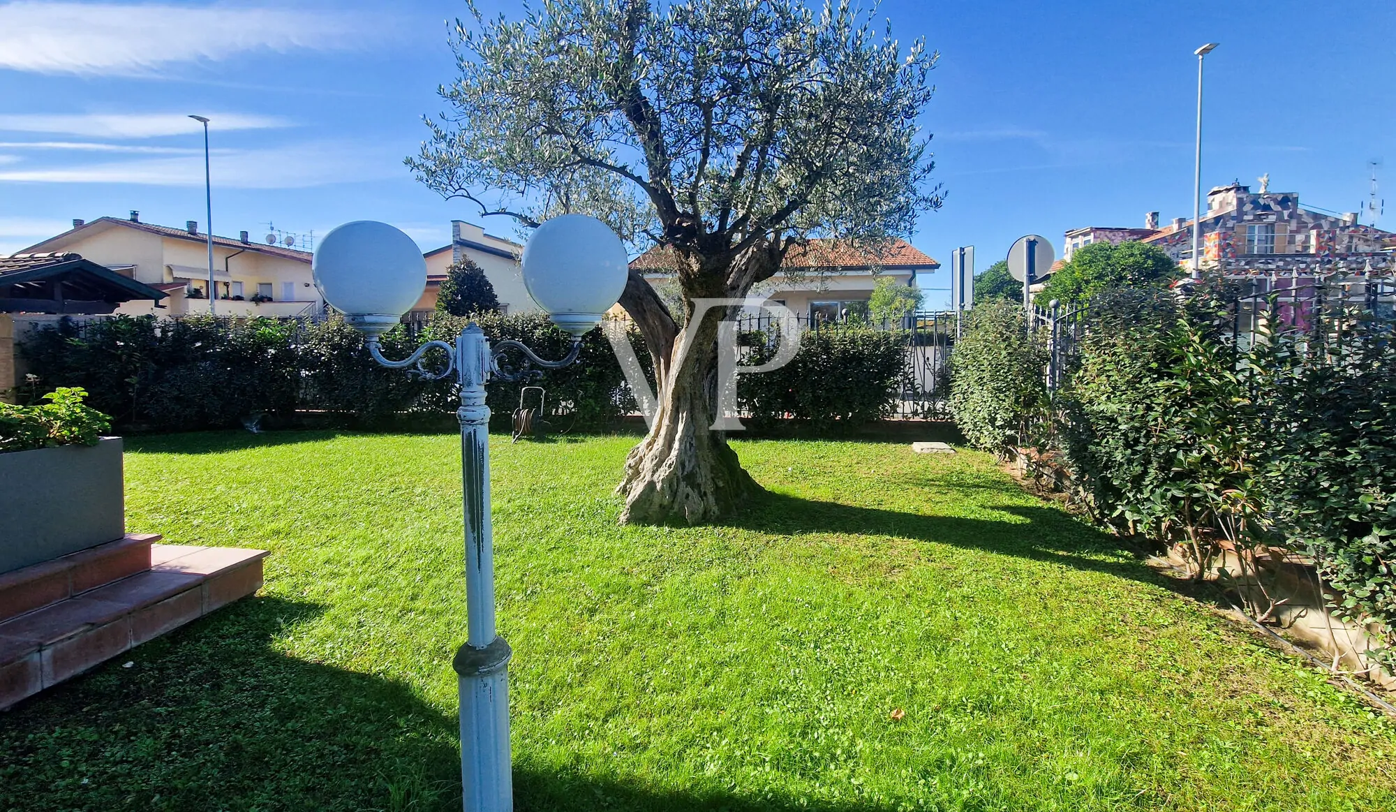 Exklusive Villa mit Wellnessbereich und Taverne in Torre del Lago Puccini