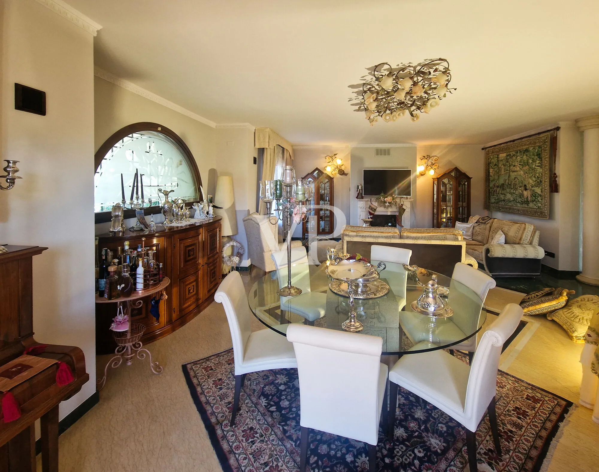 Exklusive Villa mit Wellnessbereich und Taverne in Torre del Lago Puccini