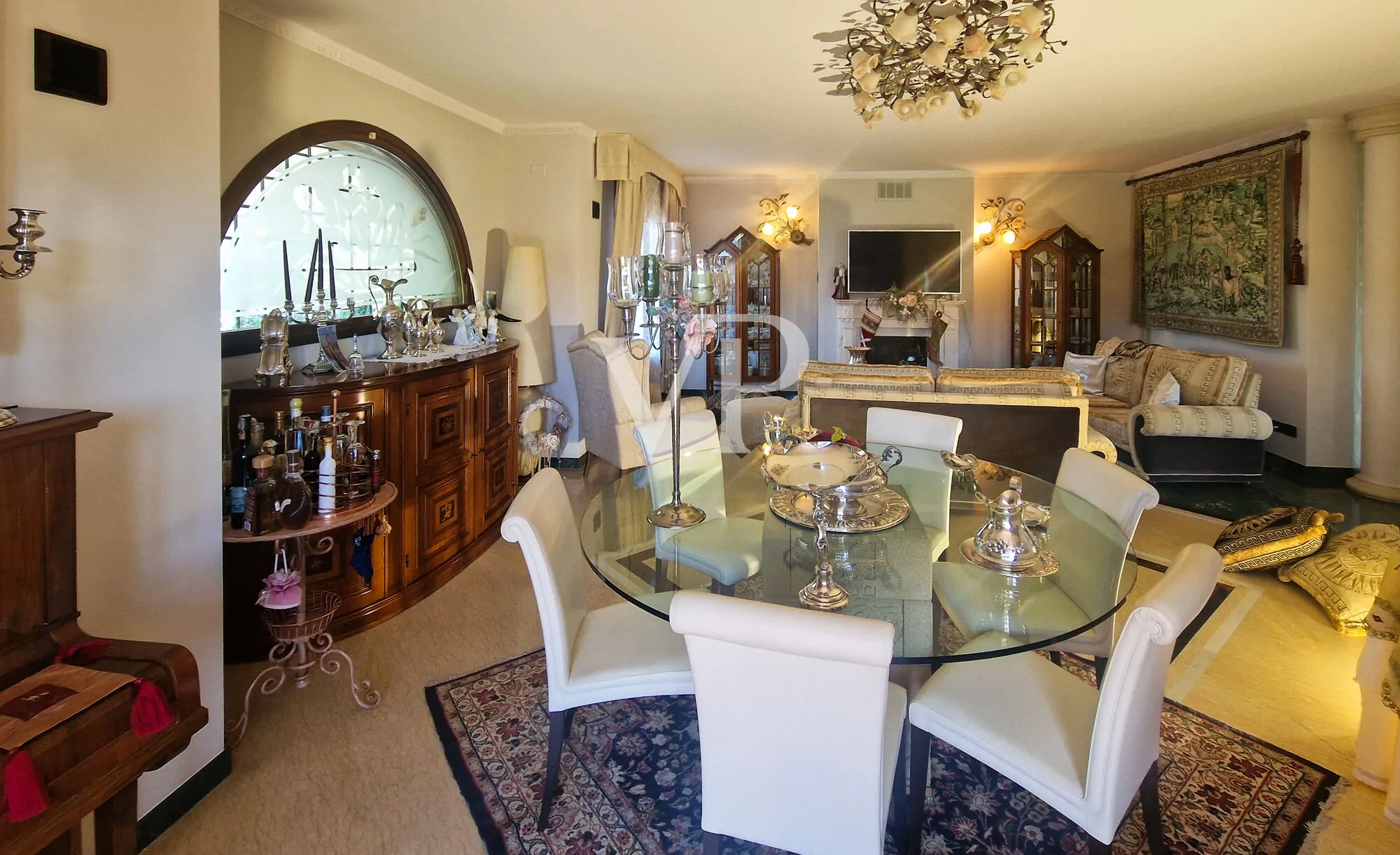 Exklusive Villa mit Wellnessbereich und Taverne in Torre del Lago Puccini