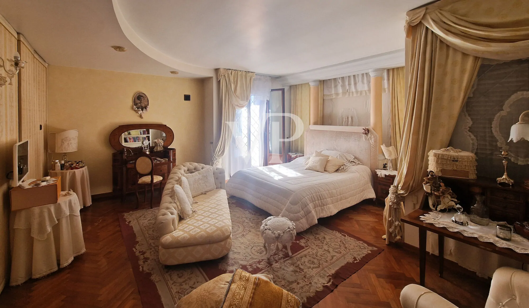 Exklusive Villa mit Wellnessbereich und Taverne in Torre del Lago Puccini