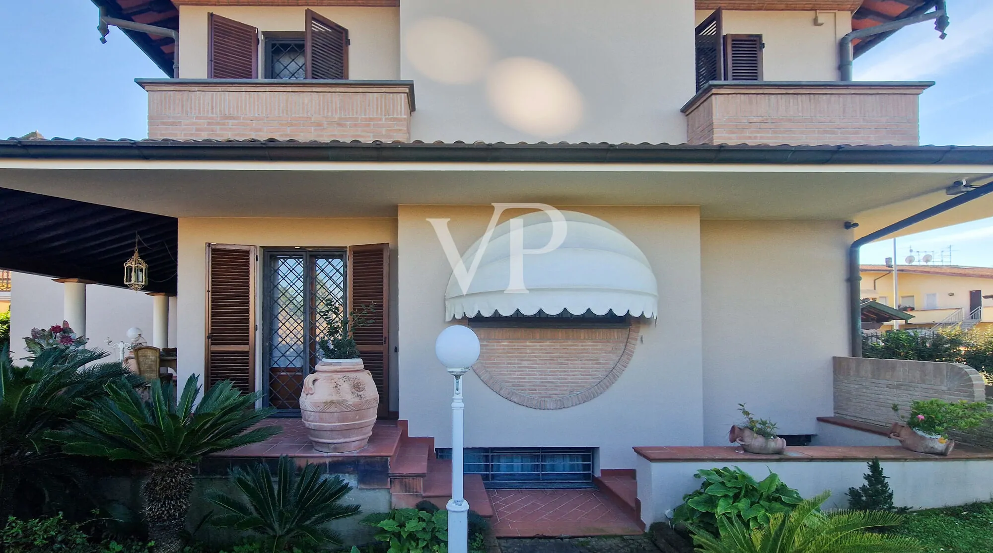 Exklusive Villa mit Wellnessbereich und Taverne in Torre del Lago Puccini