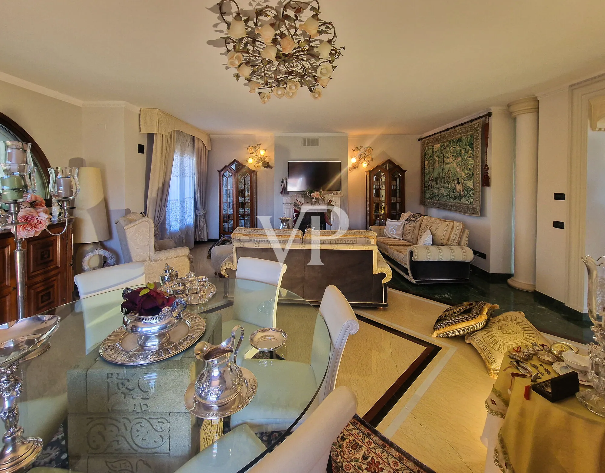 Exklusive Villa mit Wellnessbereich und Taverne in Torre del Lago Puccini