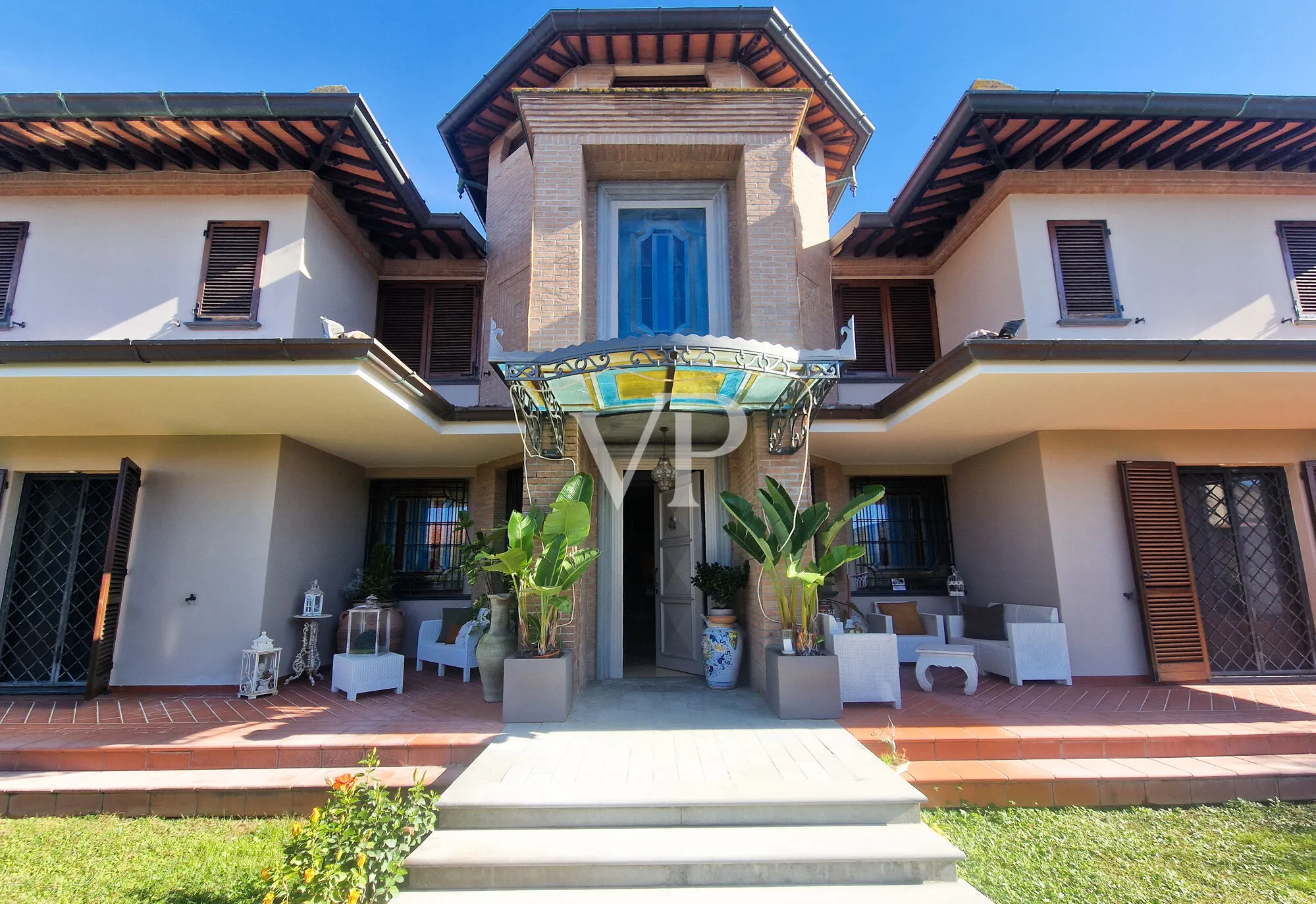 Exklusive Villa mit Wellnessbereich und Taverne in Torre del Lago Puccini