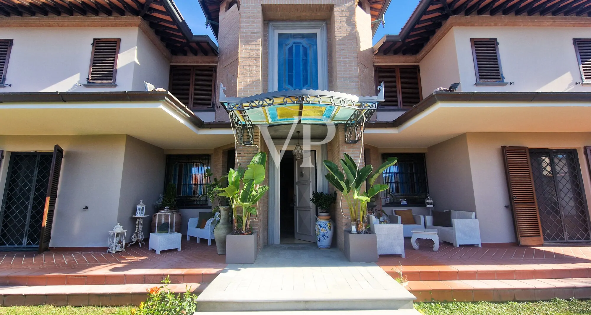 Exklusive Villa mit Wellnessbereich und Taverne in Torre del Lago Puccini