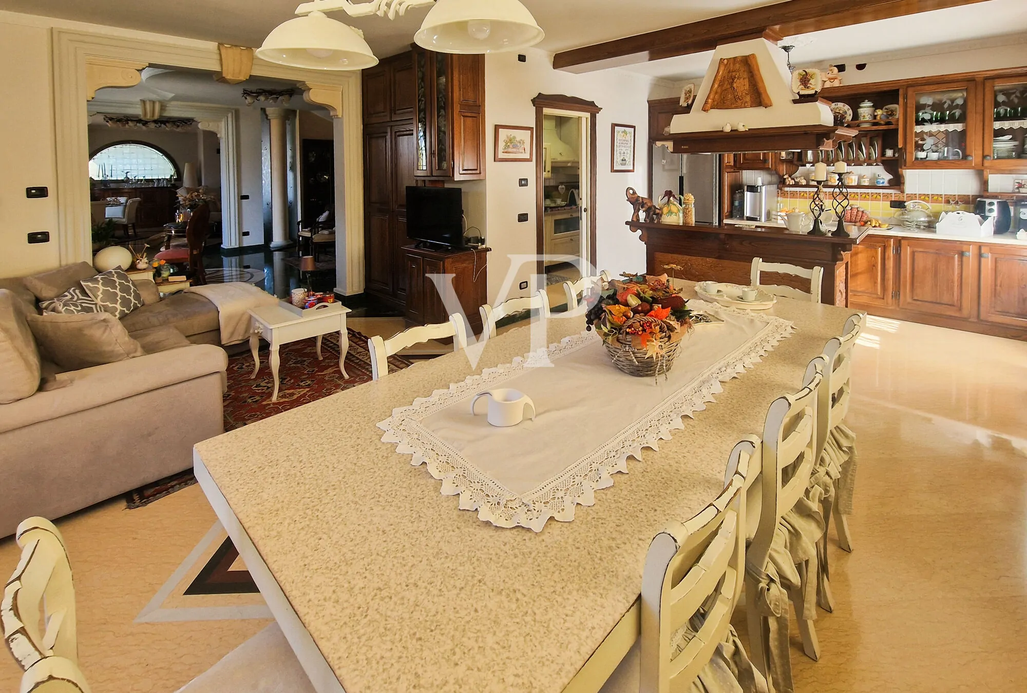 Exklusive Villa mit Wellnessbereich und Taverne in Torre del Lago Puccini