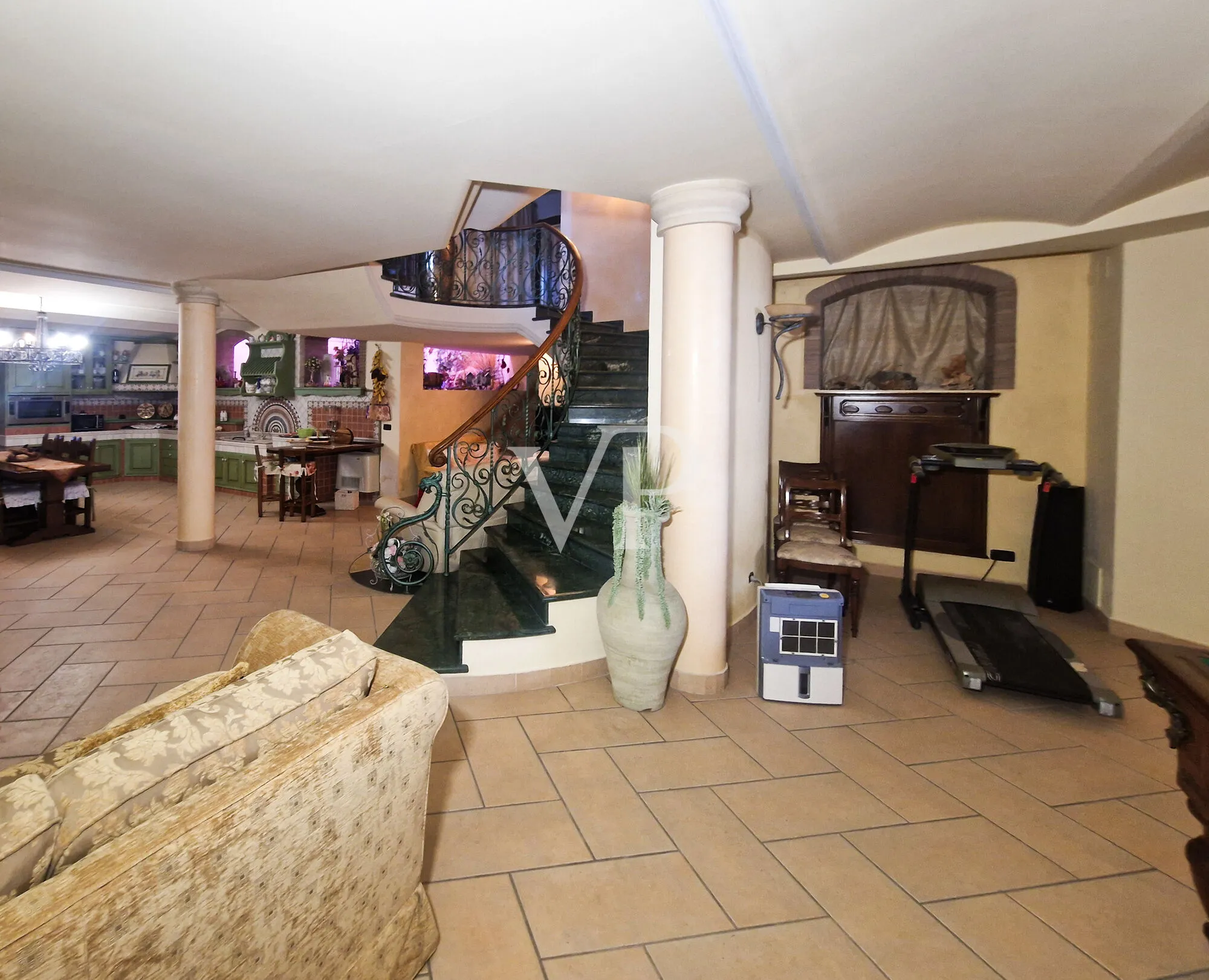 Exklusive Villa mit Wellnessbereich und Taverne in Torre del Lago Puccini