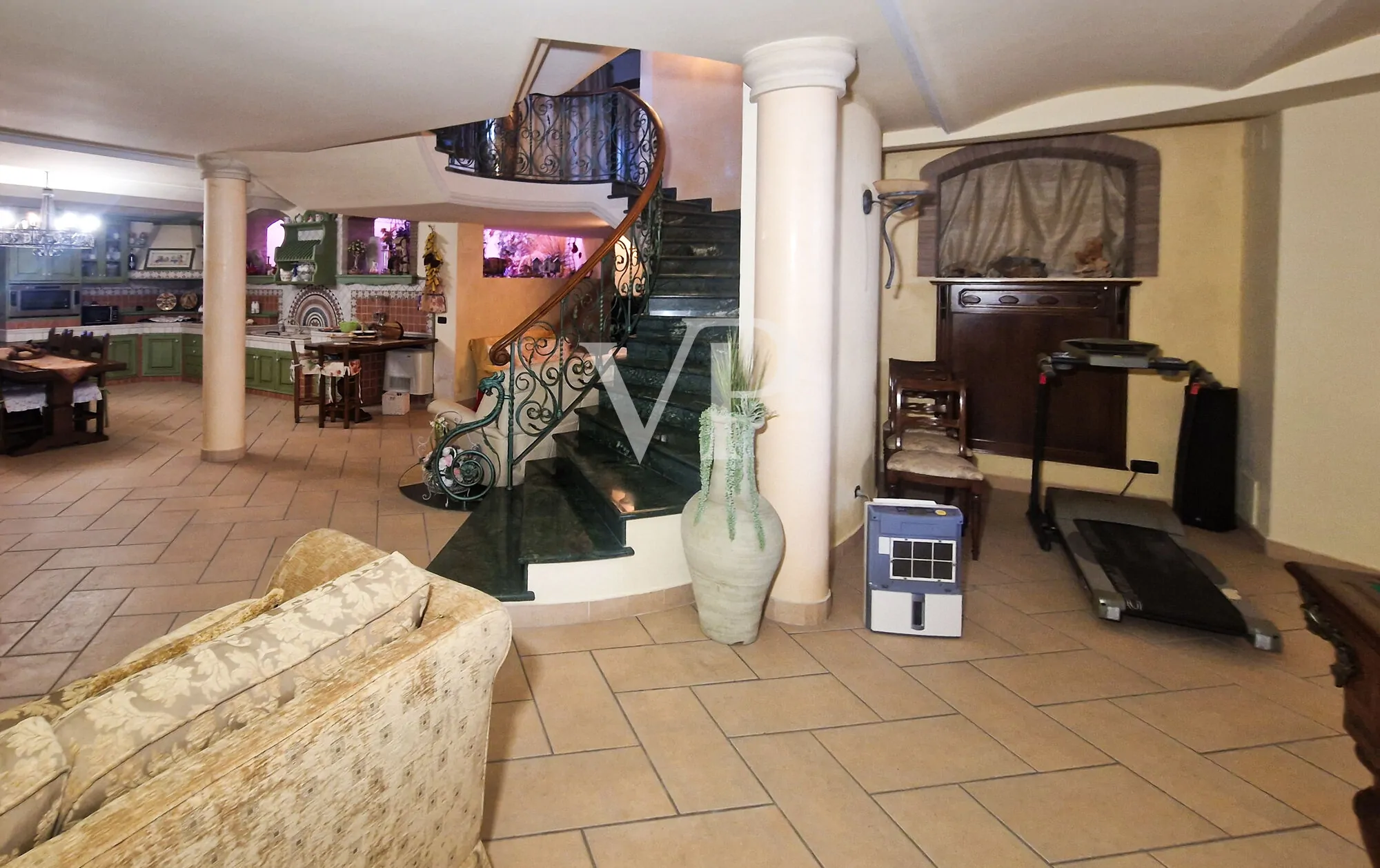 Exklusive Villa mit Wellnessbereich und Taverne in Torre del Lago Puccini