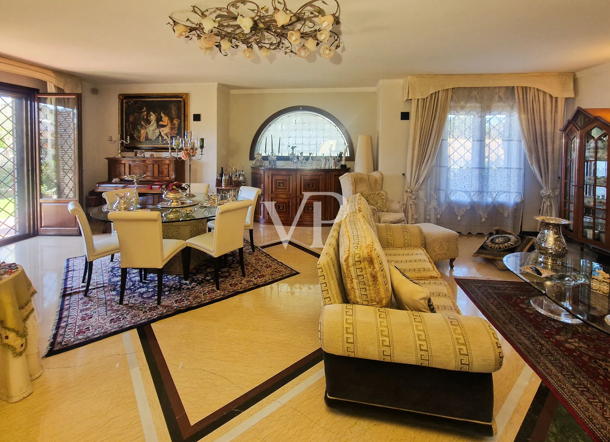 Exklusive Villa mit Wellnessbereich und Taverne in Torre del Lago Puccini