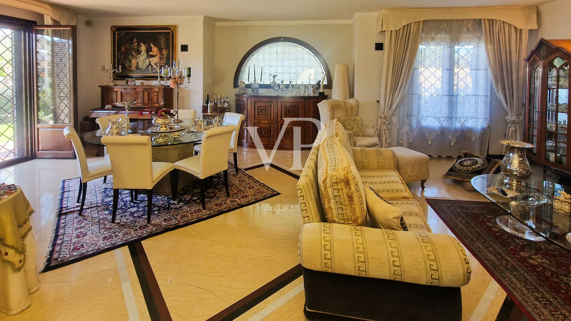 Exklusive Villa mit Wellnessbereich und Taverne in Torre del Lago Puccini