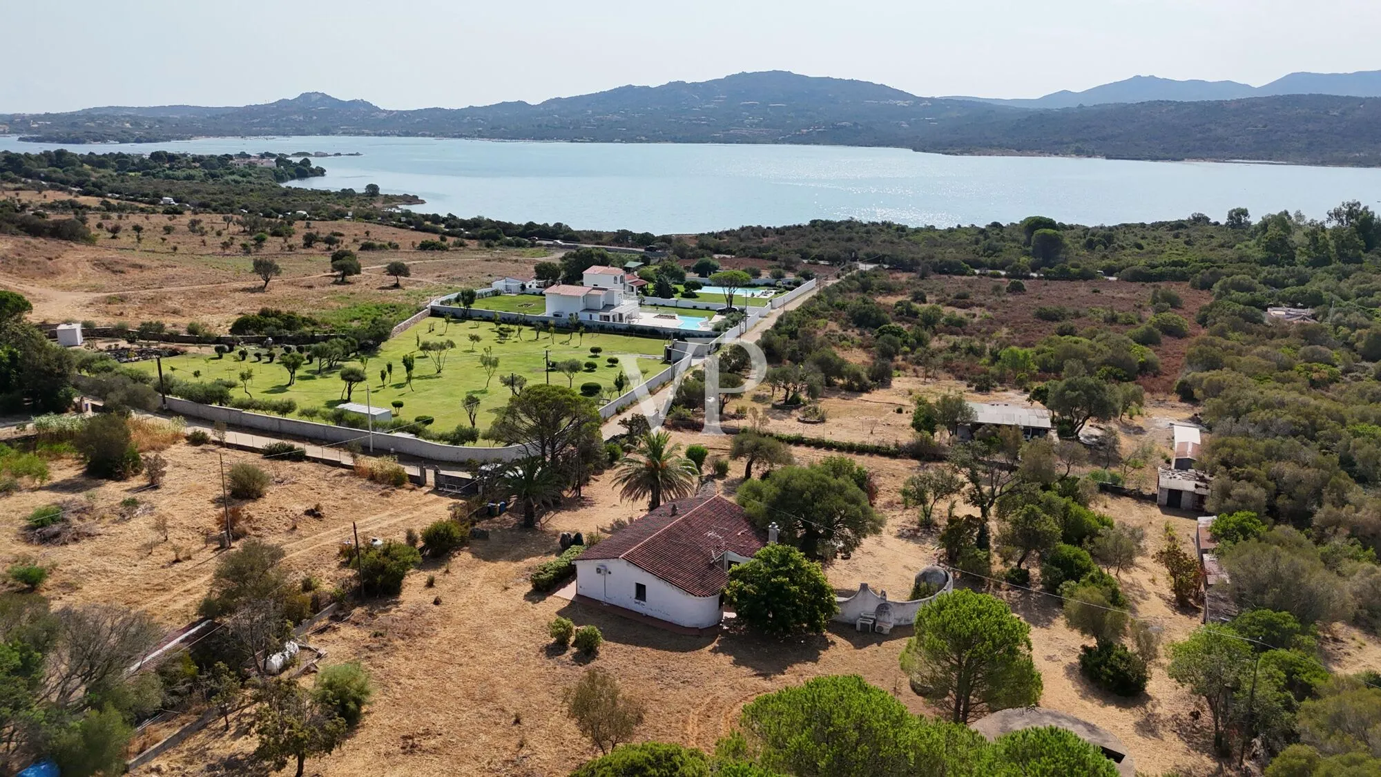 Villa con dependance e piscina a due passi dal mare