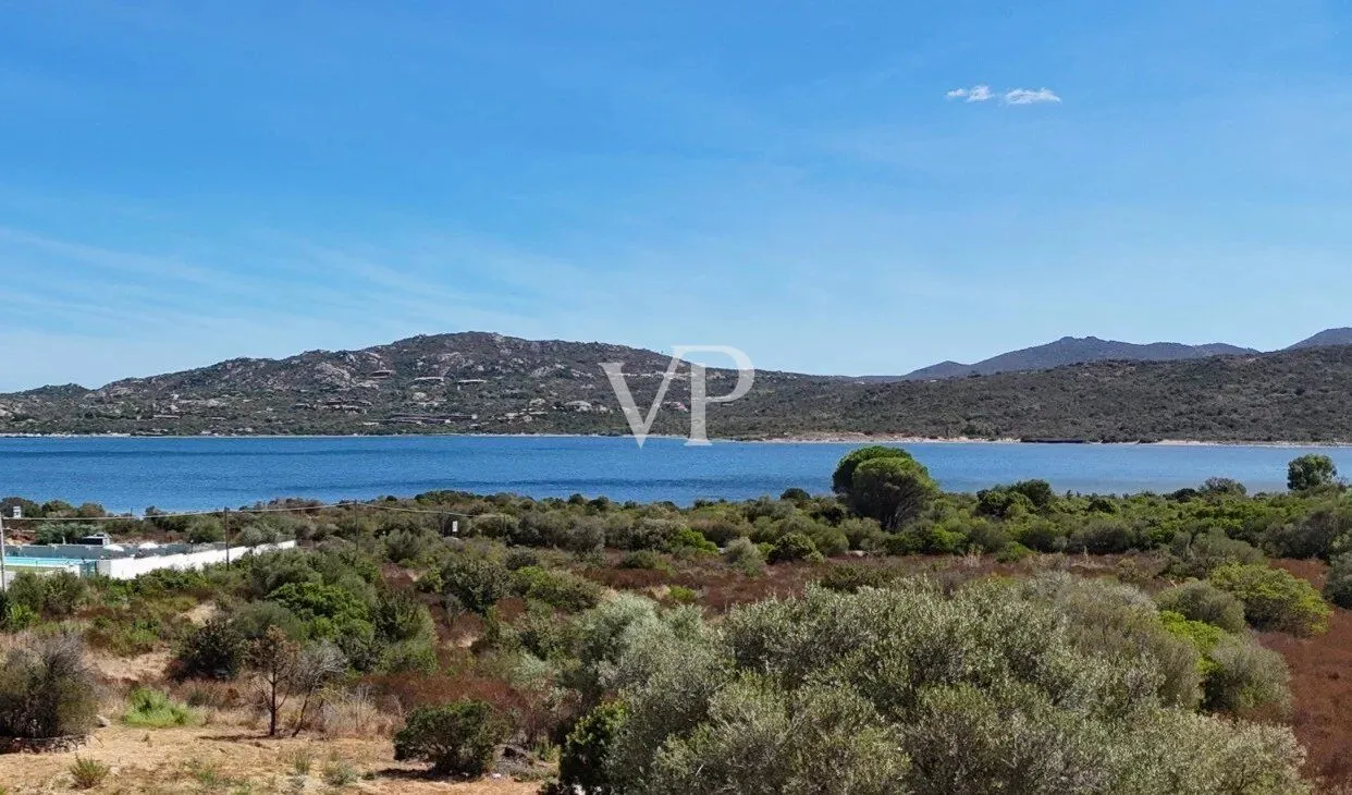 Villa con dependance e piscina a due passi dal mare