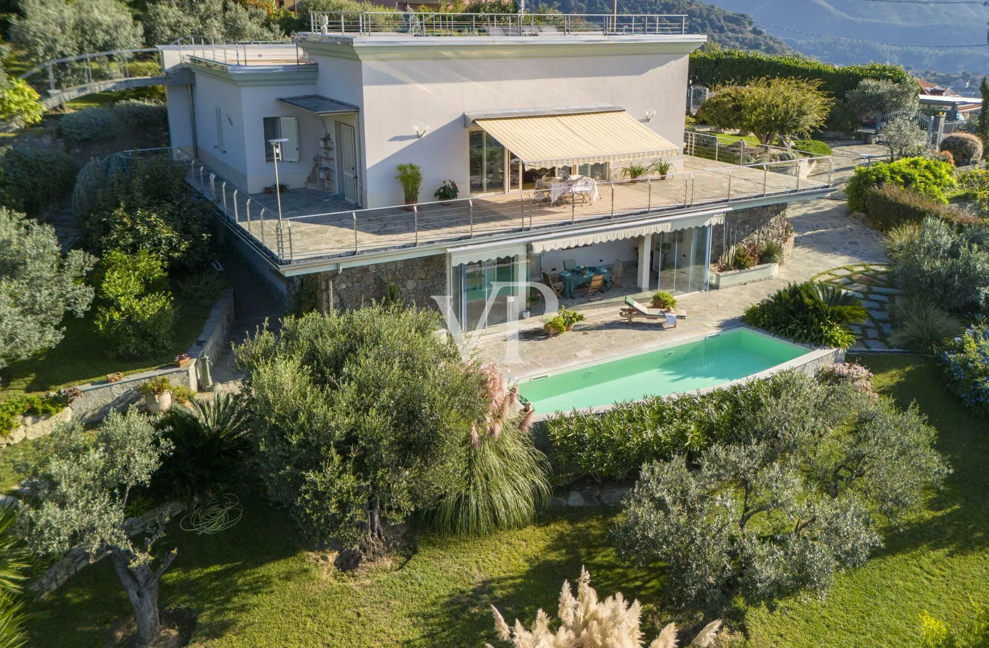 Villa con giardino