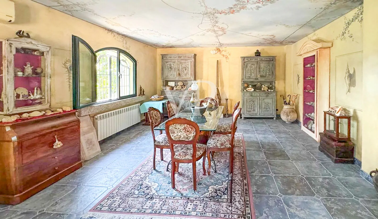 Natursteinvilla in Cugnana mit großen mediterranen Flächen