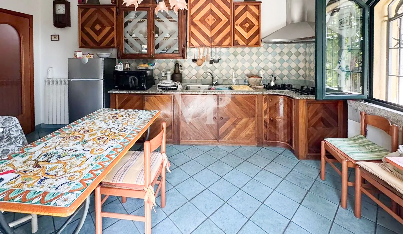 Natursteinvilla in Cugnana mit großen mediterranen Flächen