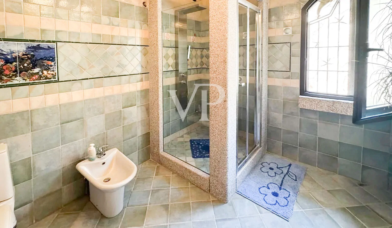 Natursteinvilla in Cugnana mit großen mediterranen Flächen