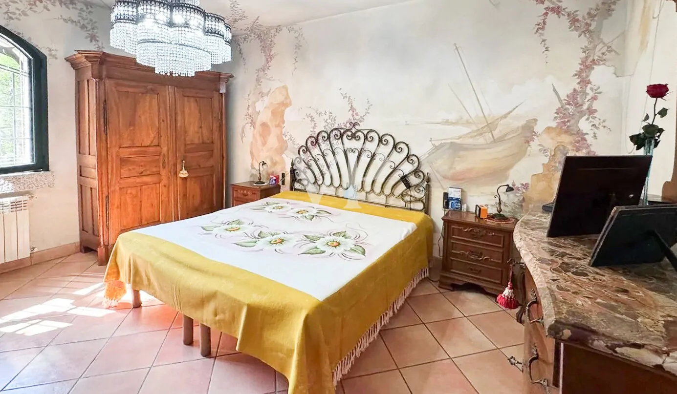 Natursteinvilla in Cugnana mit großen mediterranen Flächen