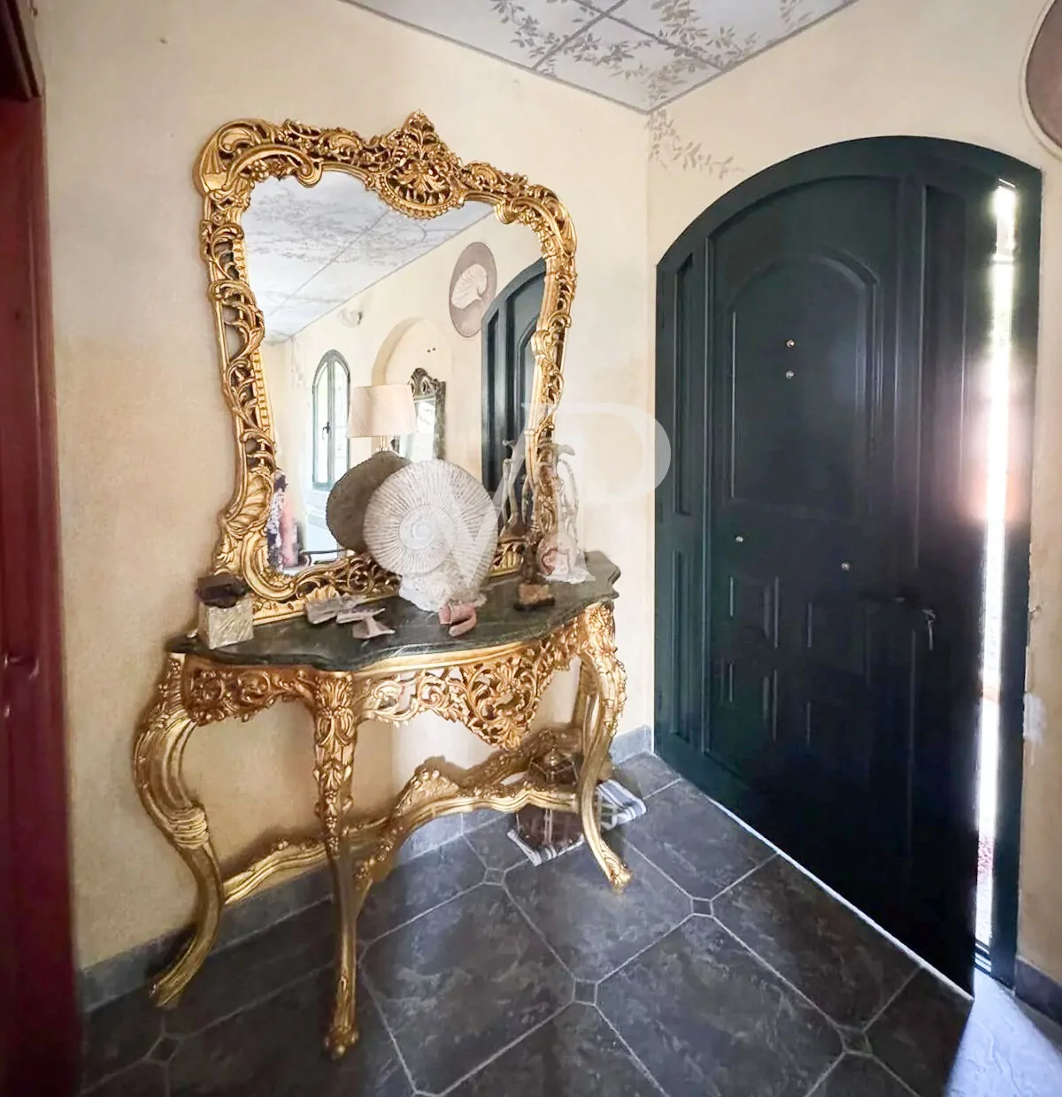 Natursteinvilla in Cugnana mit großen mediterranen Flächen