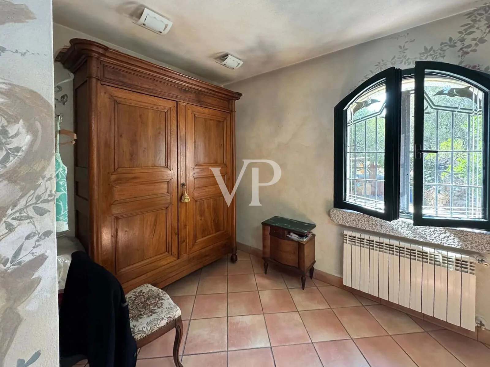 Natural stone villa in Cugnana with large Mediterranean spaces