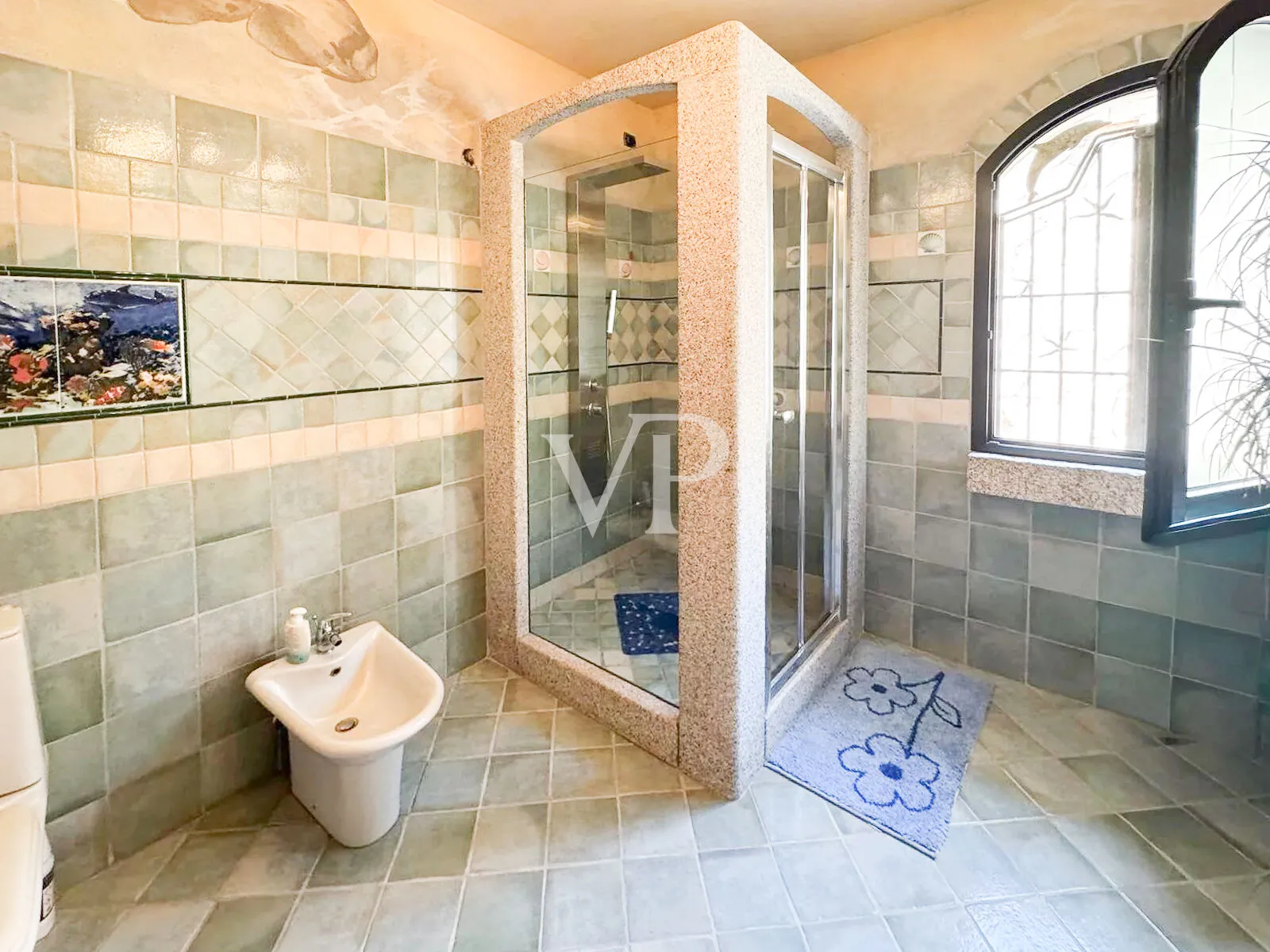 Natural stone villa in Cugnana with large Mediterranean spaces