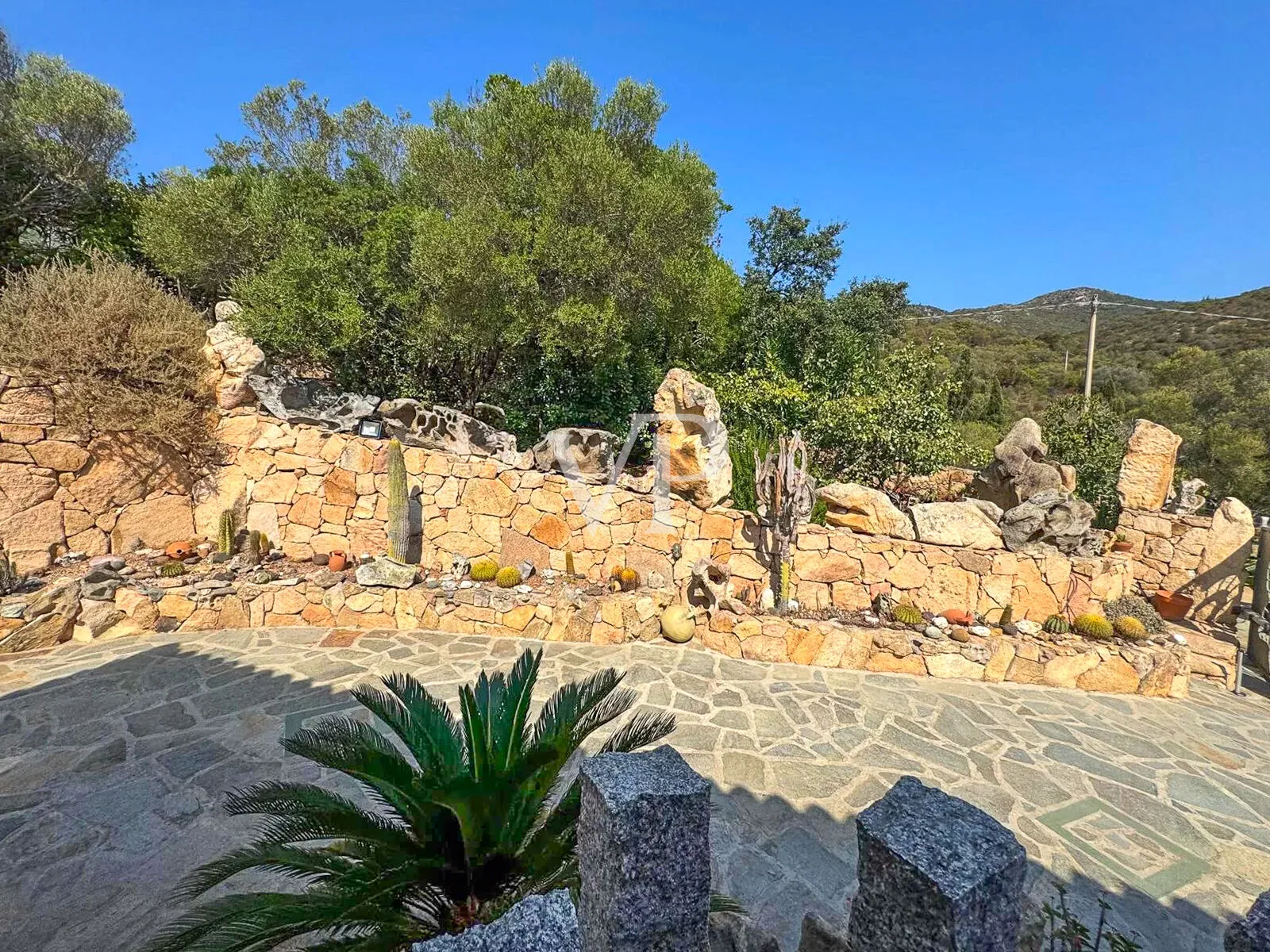 Natural stone villa in Cugnana with large Mediterranean spaces