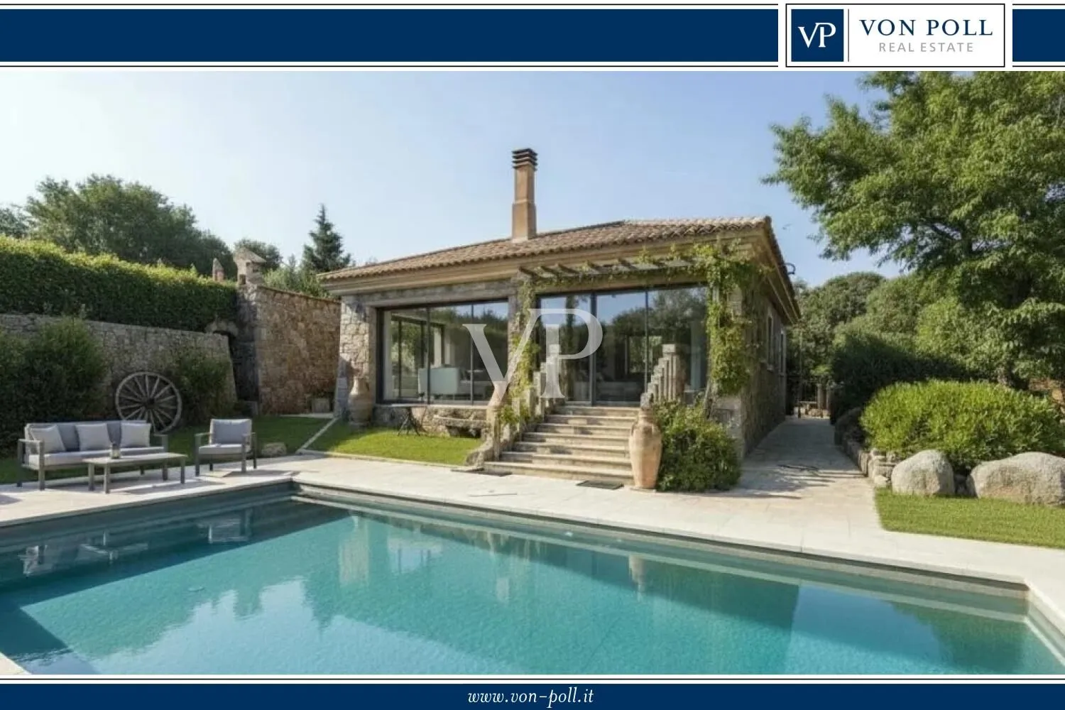 Natural stone villa in Cugnana with large Mediterranean spaces