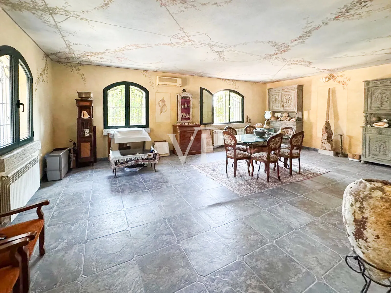 Natural stone villa in Cugnana with large Mediterranean spaces