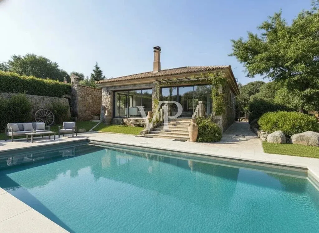 Natural stone villa in Cugnana with large Mediterranean spaces