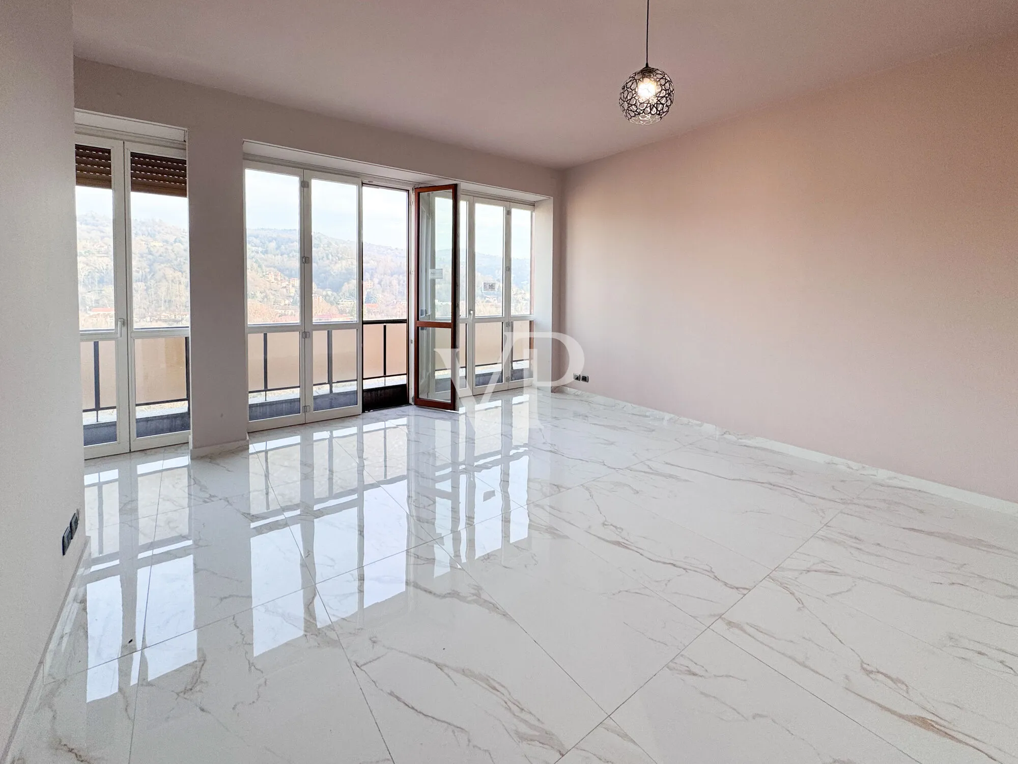 Elegant high-floor apartment finely renovated