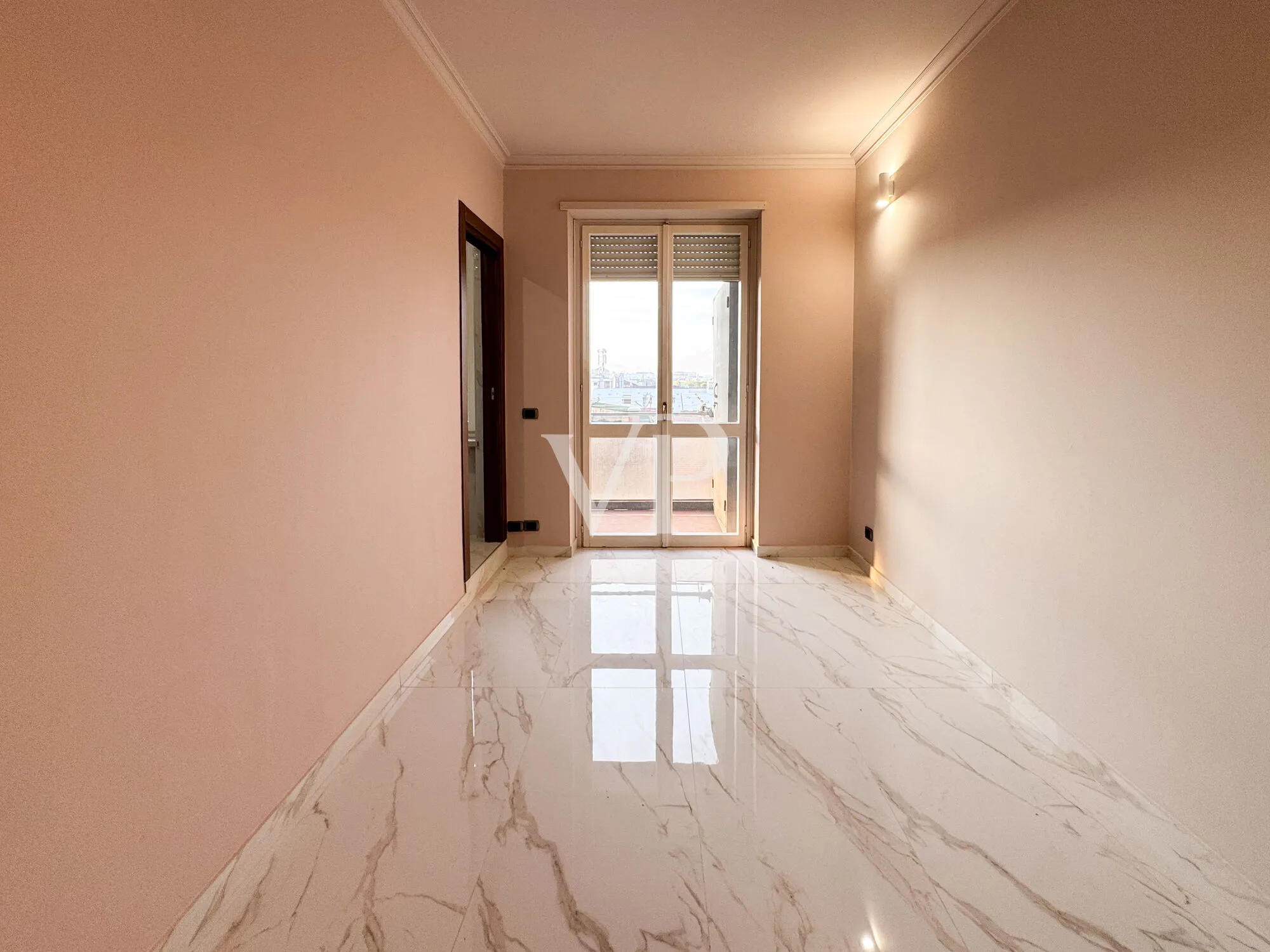 Elegant high-floor apartment finely renovated