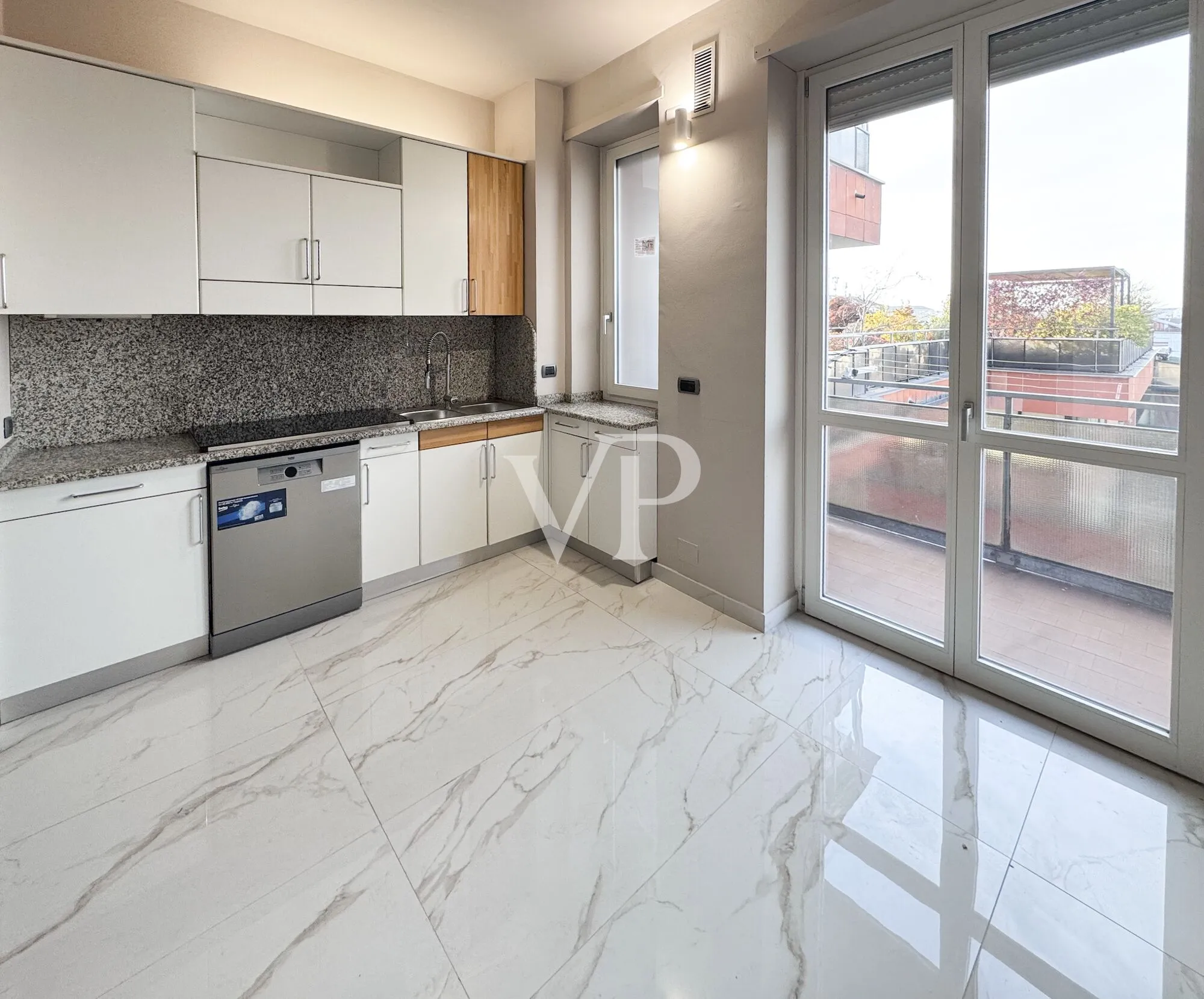 Elegant high-floor apartment finely renovated