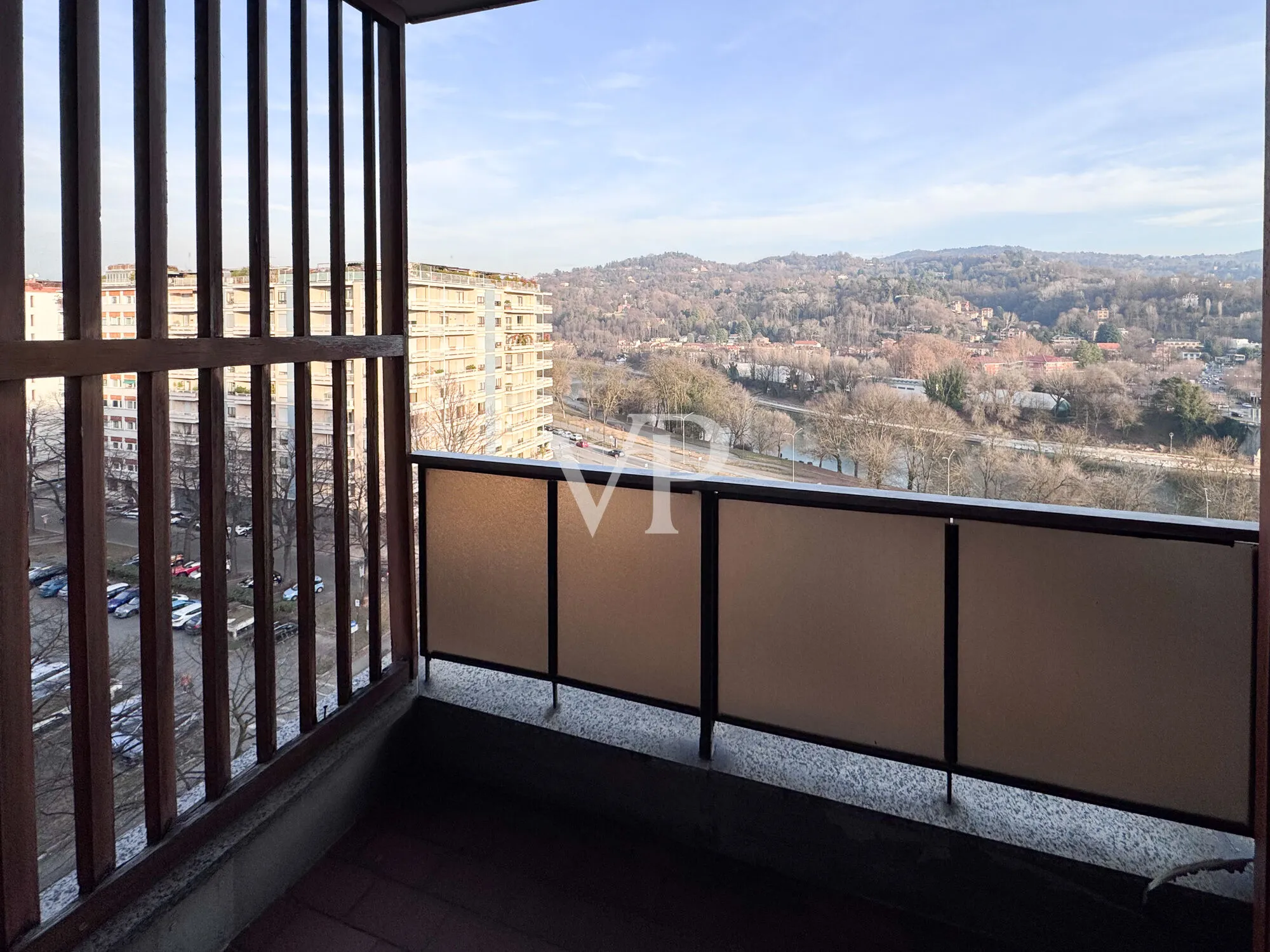 Elegant high-floor apartment finely renovated