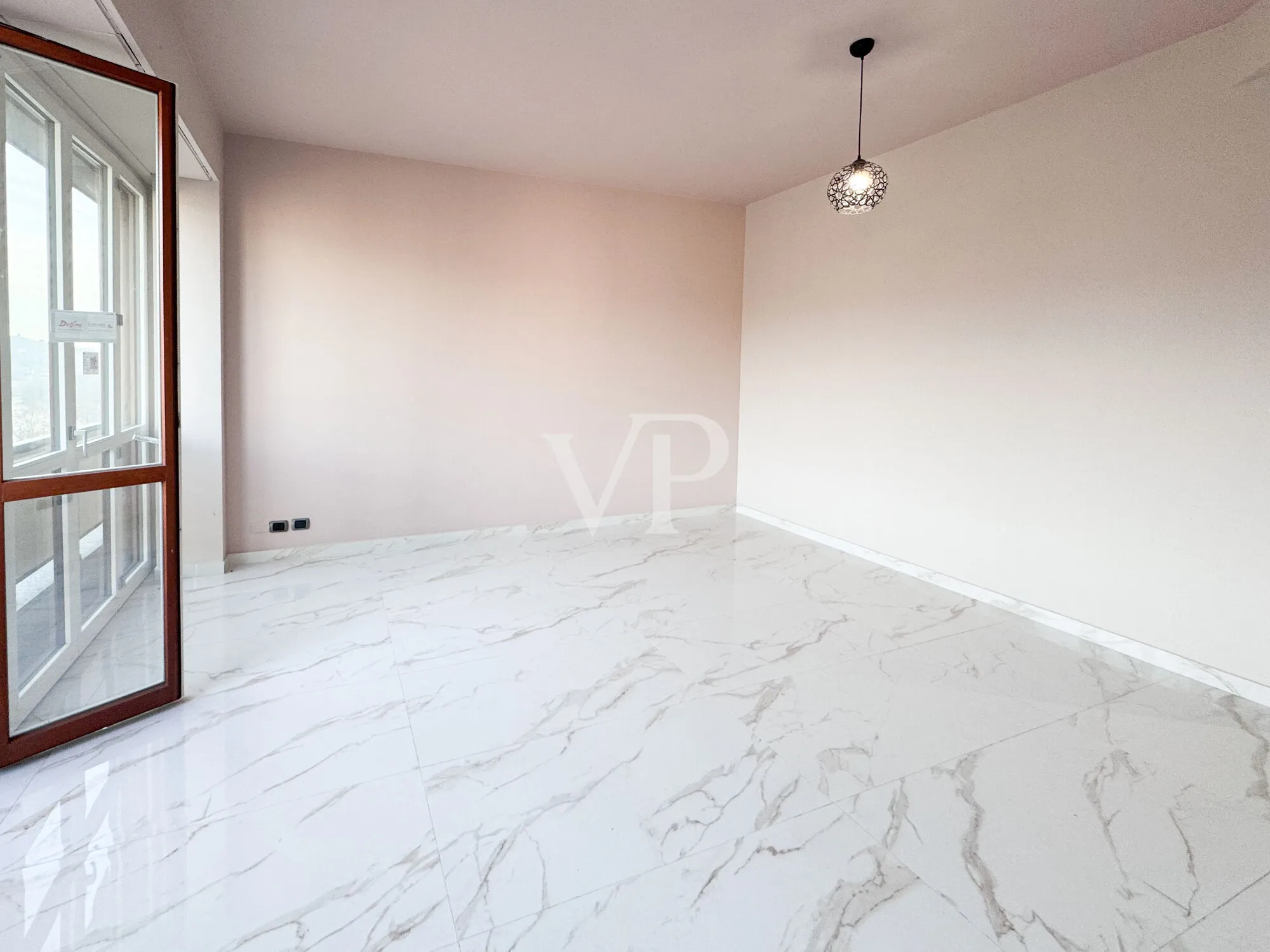 Elegant high-floor apartment finely renovated