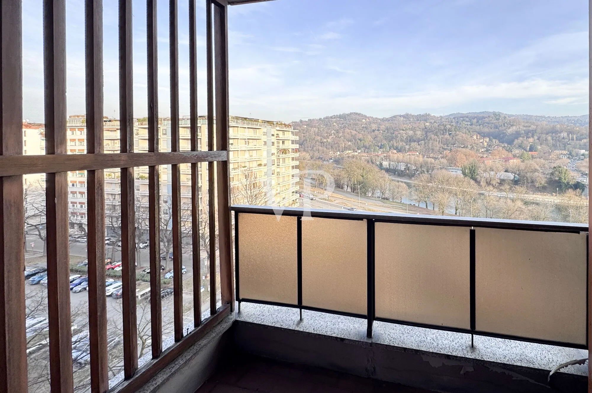 Elegant high-floor apartment finely renovated