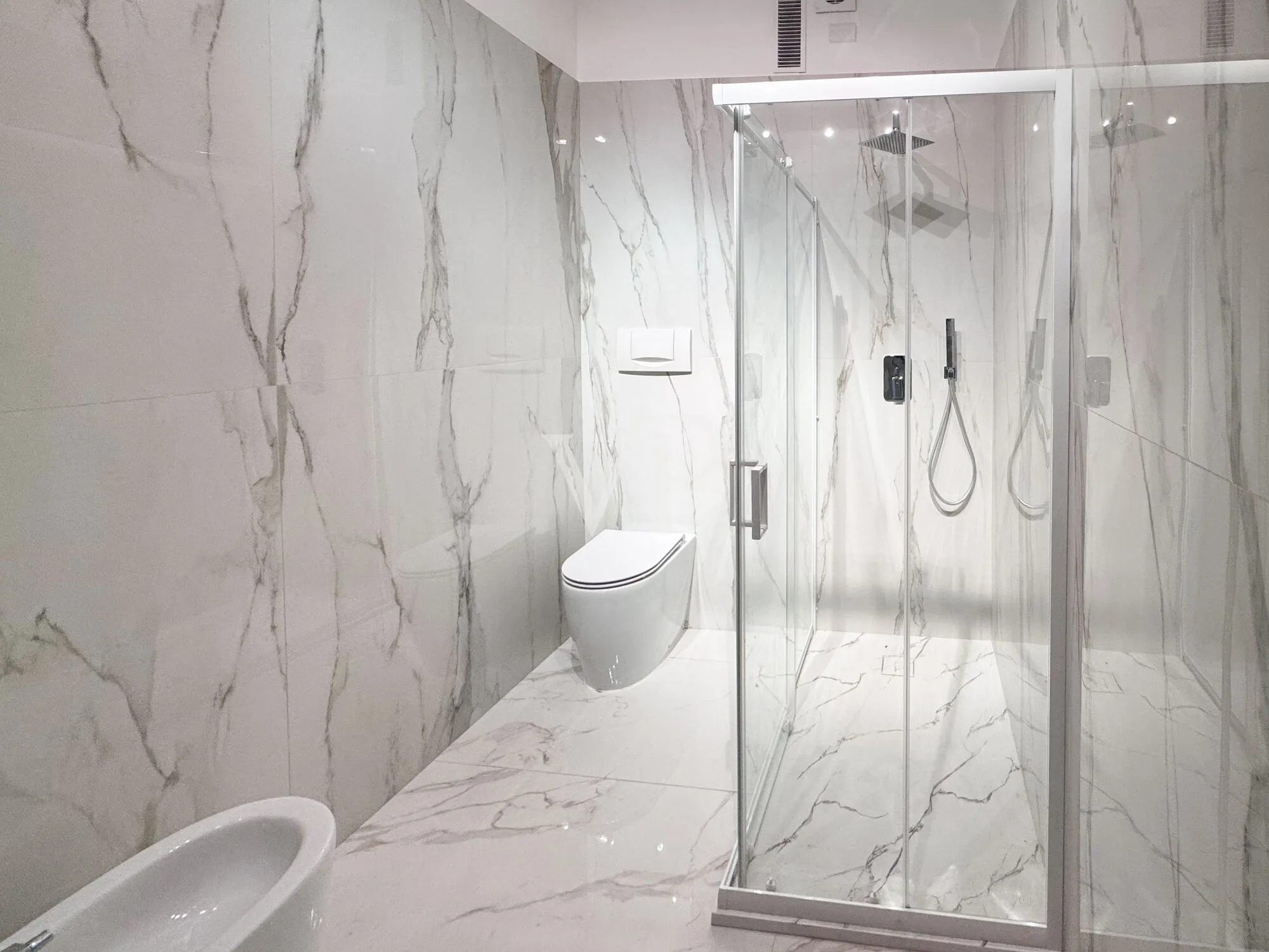 Elegant high-floor apartment finely renovated