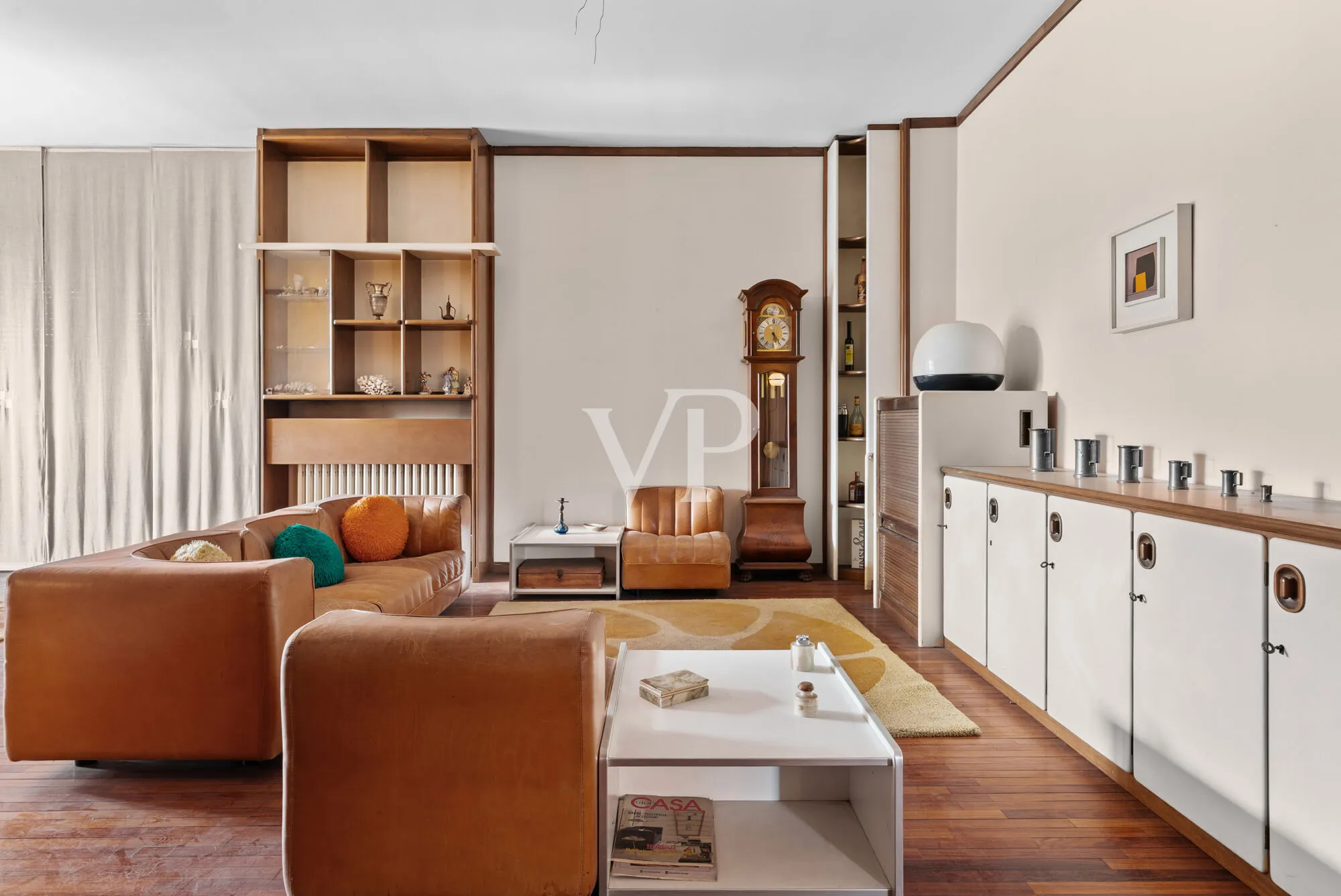 Prestigious multi-family villa on three levels with garden