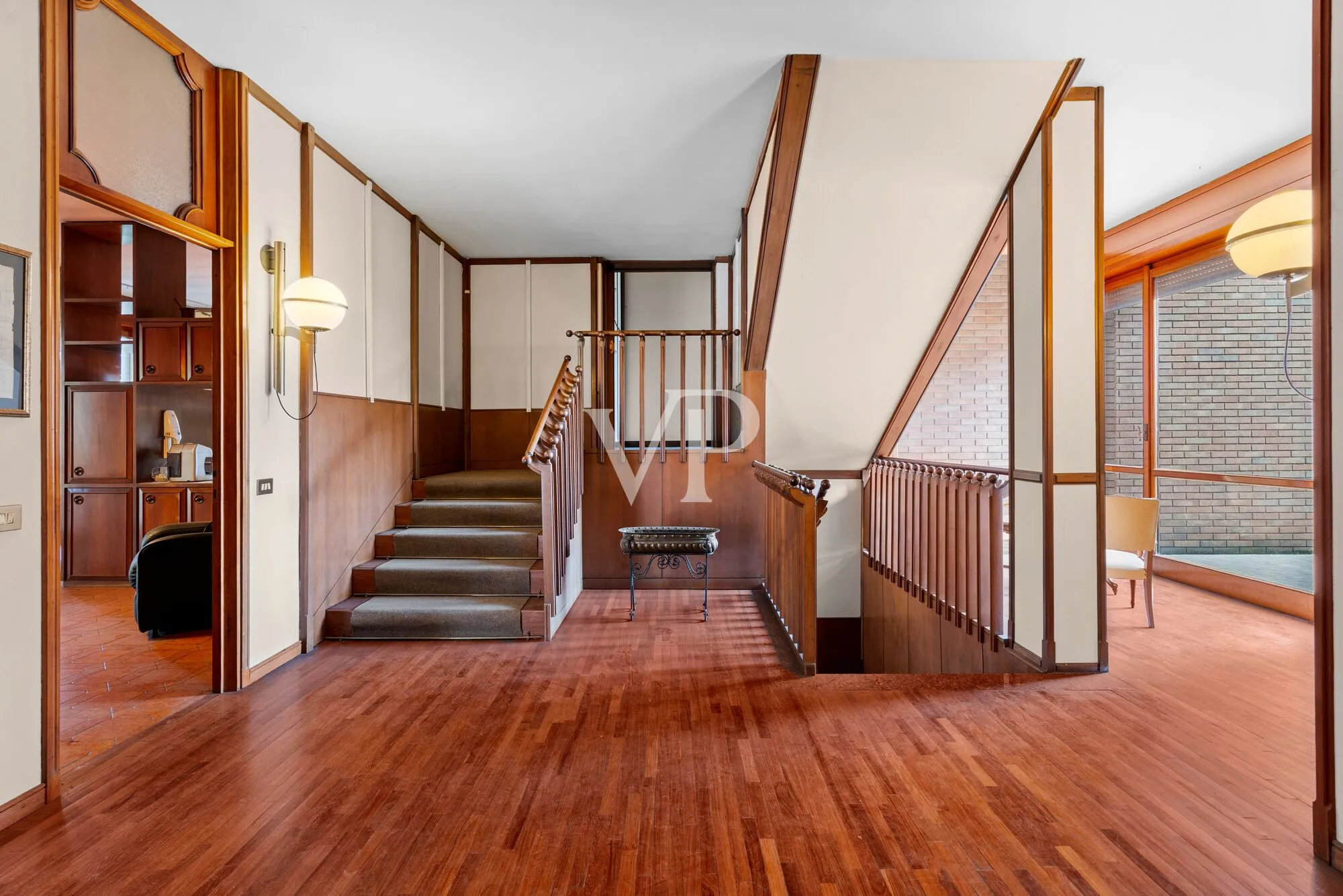 Prestigious multi-family villa on three levels with garden