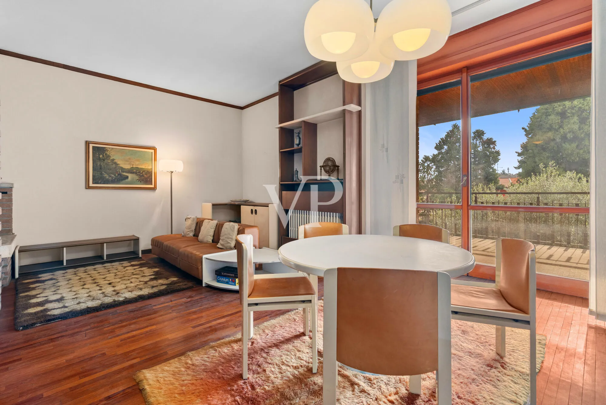 Prestigious multi-family villa on three levels with garden