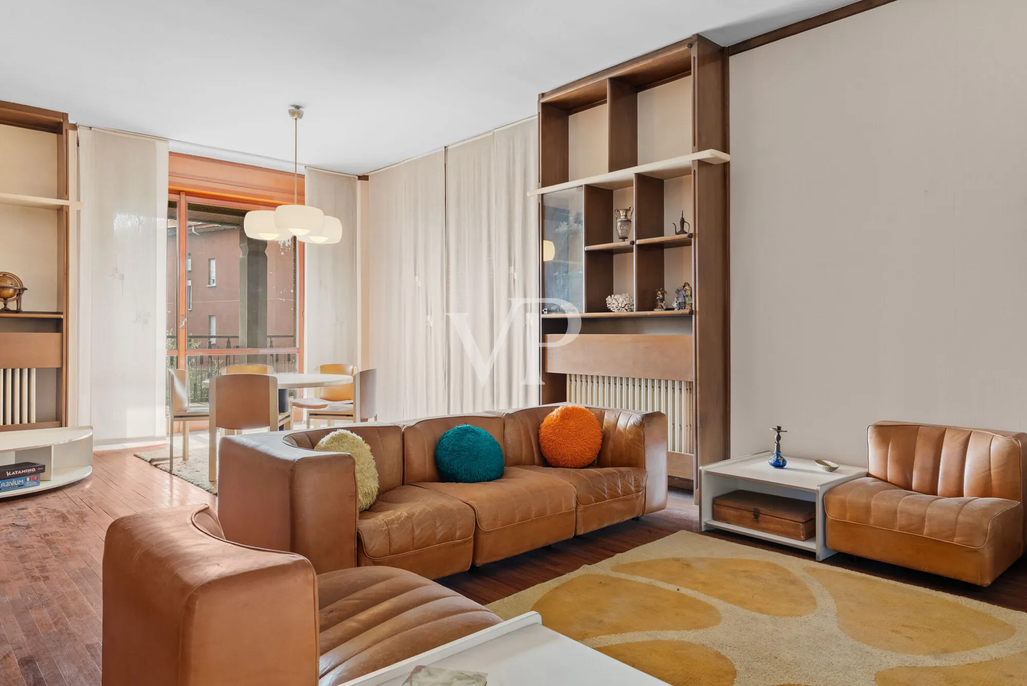 Prestigious multi-family villa on three levels with garden